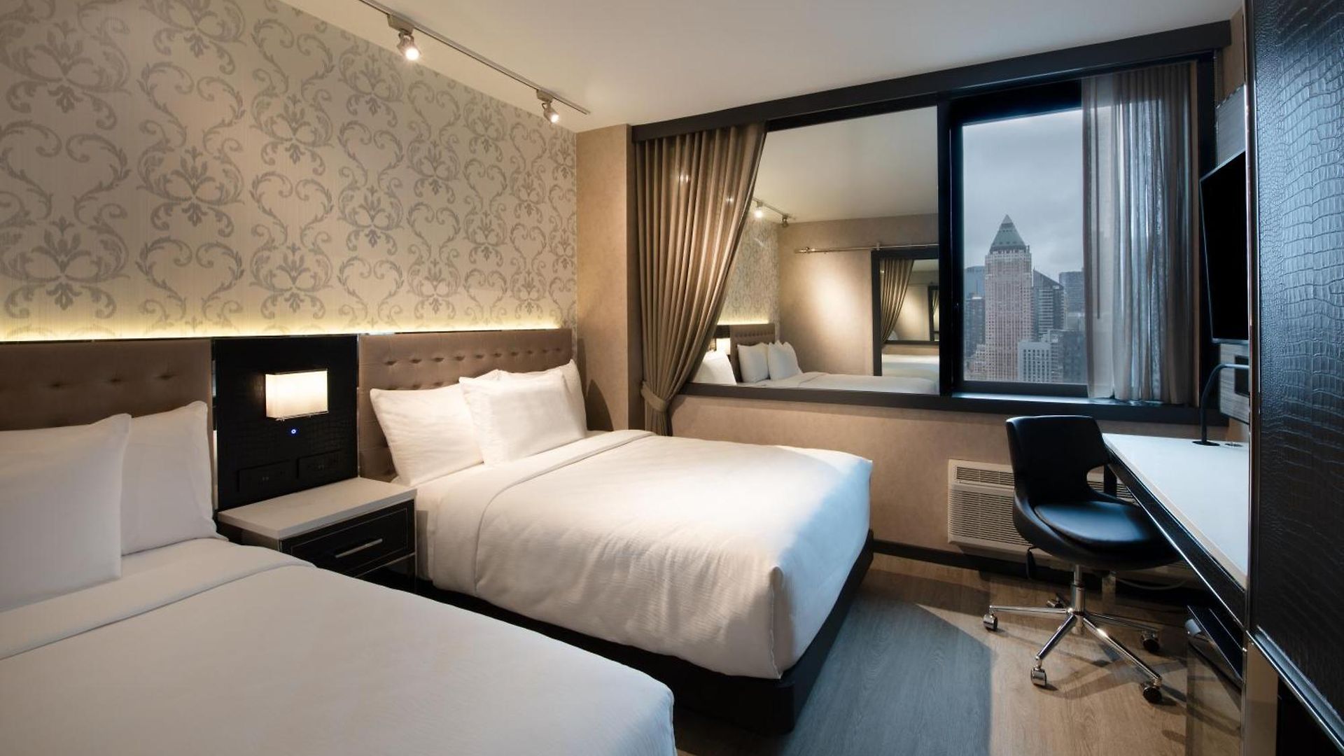 Aliz Times Square Hotel 4*