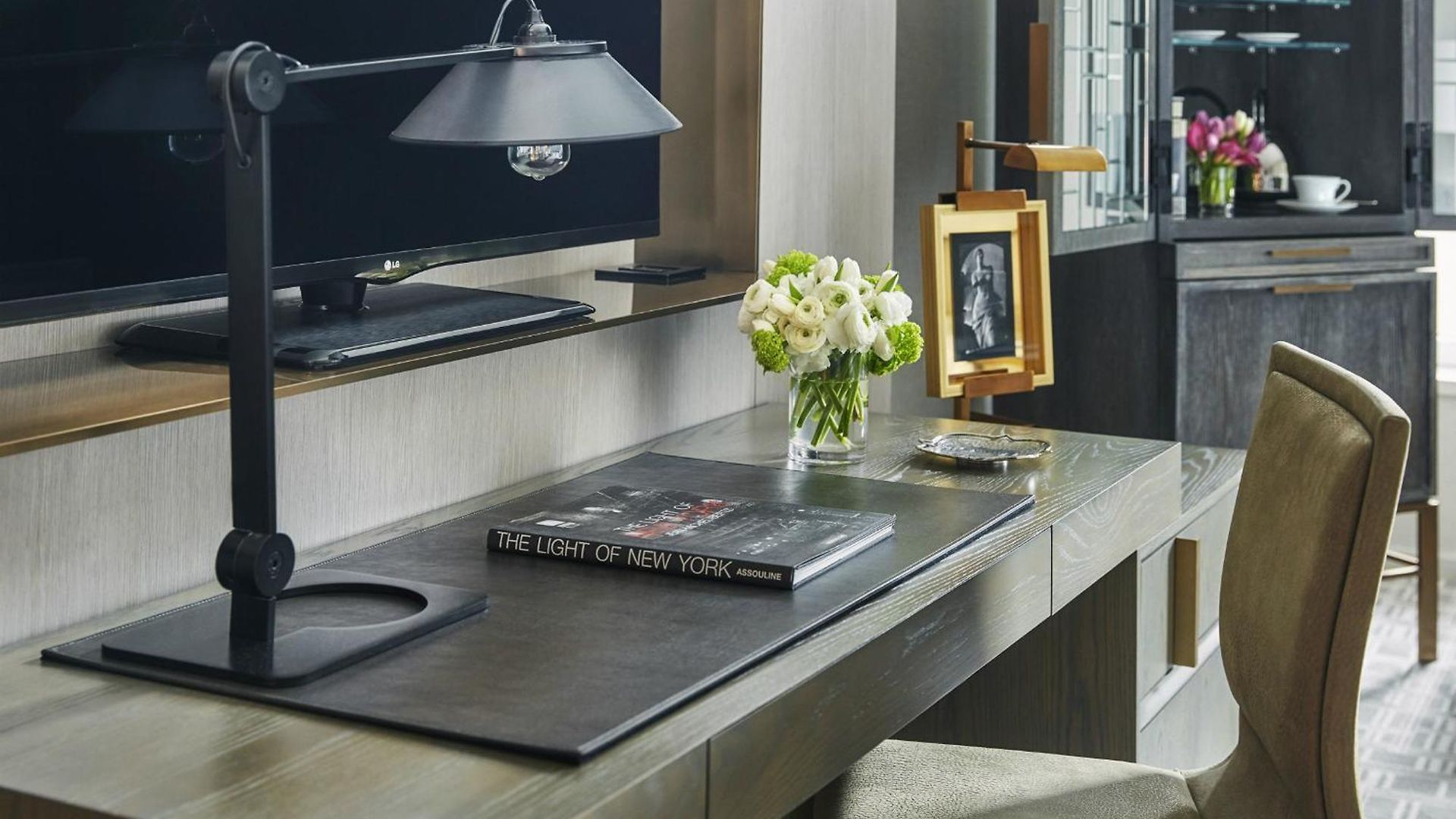 Four Seasons Downtown Hotel 5*