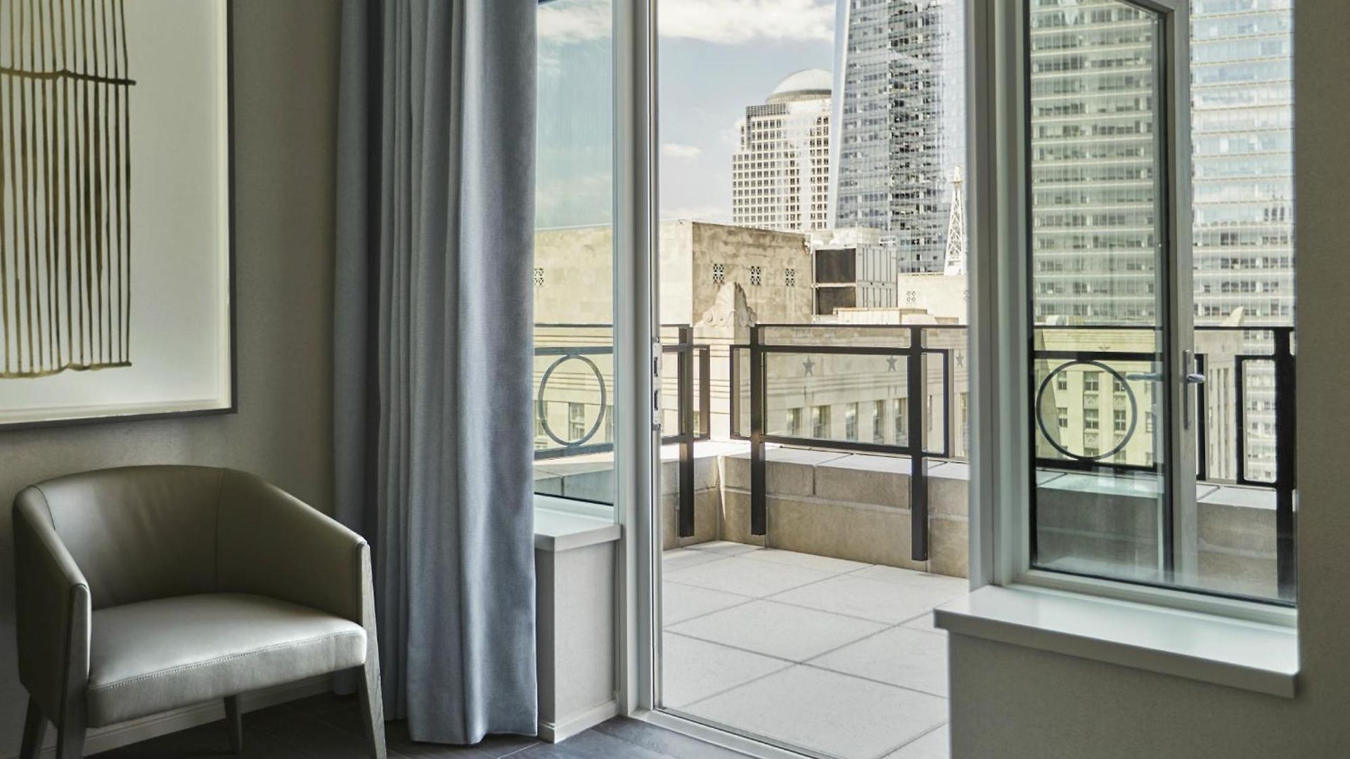 Four Seasons Downtown Hotel 5*