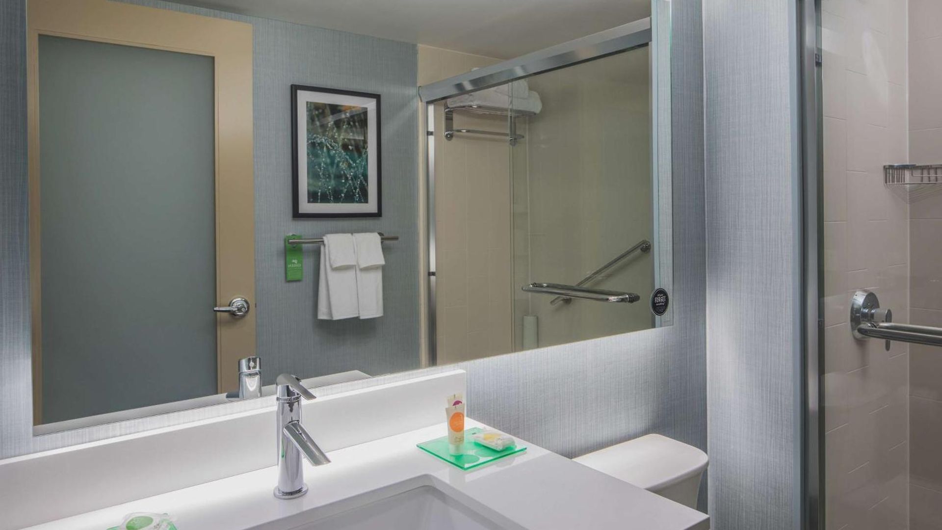 Hyatt Place Long Island Hotel 3*