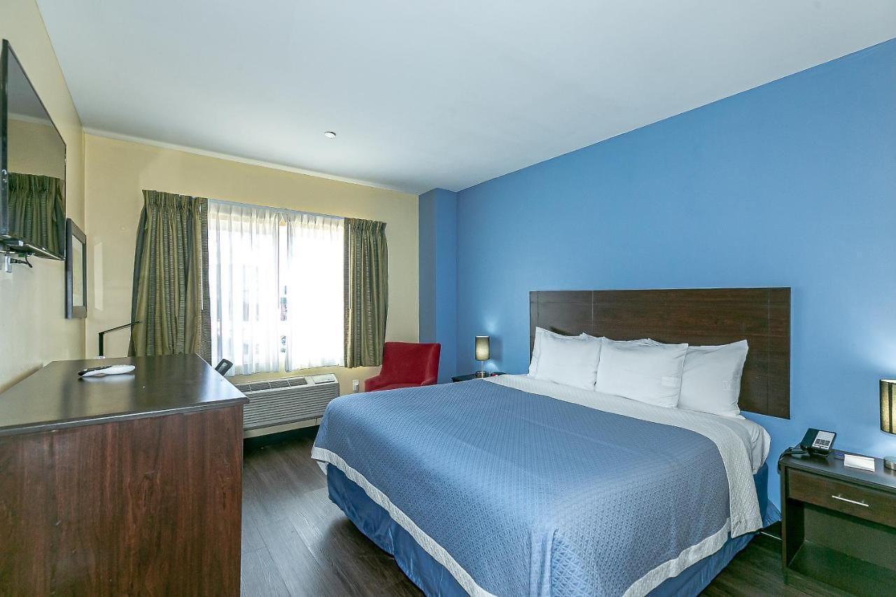Ozone Inn & Suites * New York