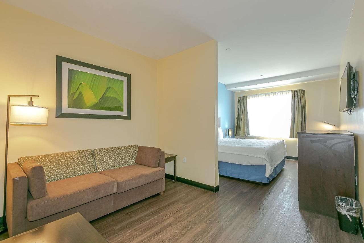 Ozone Inn & Suites