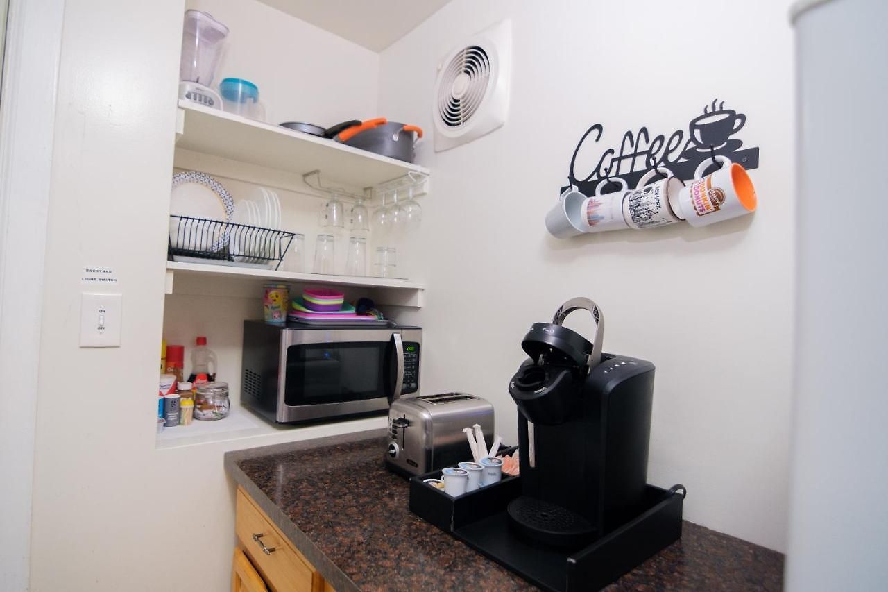 Elegant 2 Bedroom W Modern Amenities Apartment