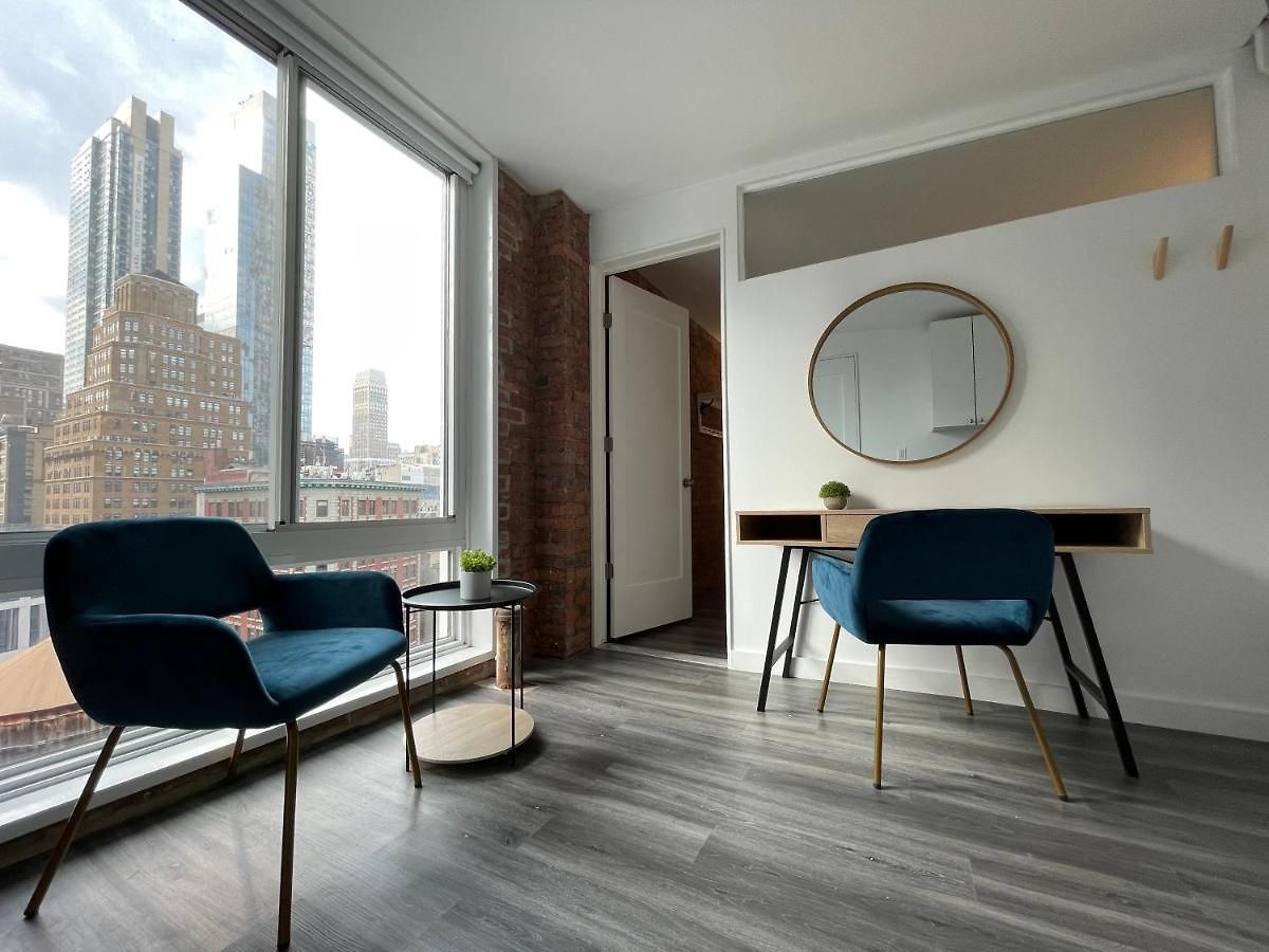 Apartment And The City, Empire State Building *
