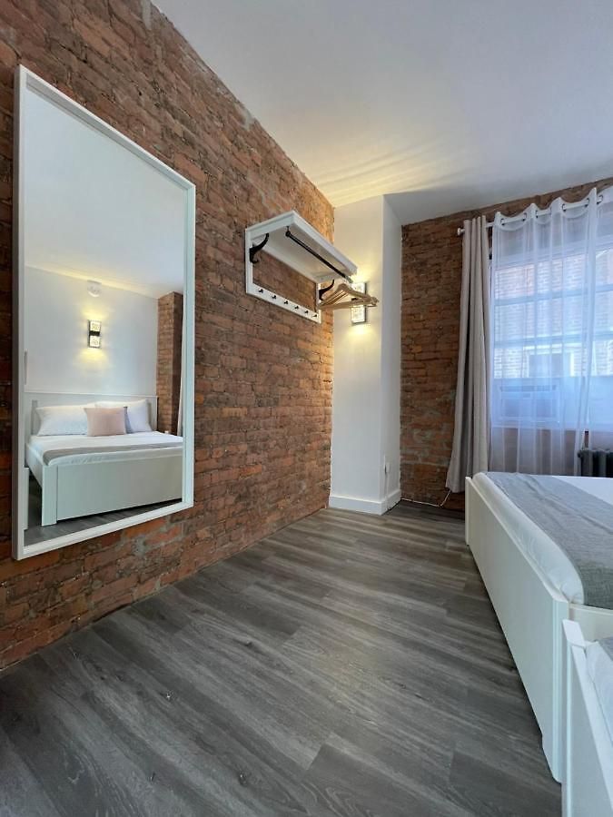 Apartment And The City, Empire State Building