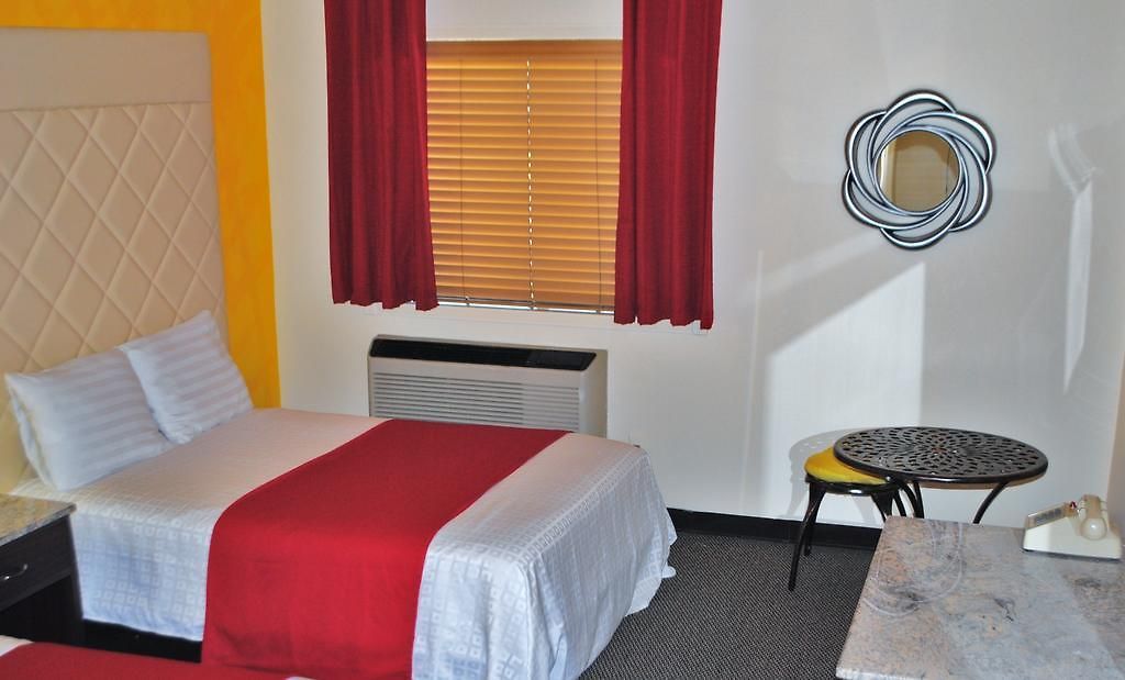 Surfside Three Motel 2*