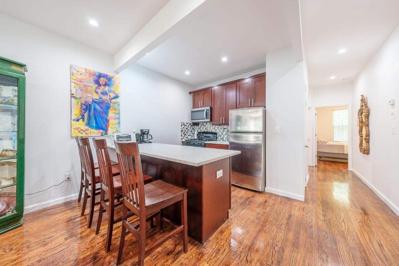Apartment Lovely 2 Bedroom In The Hearts Of Crown Heights *