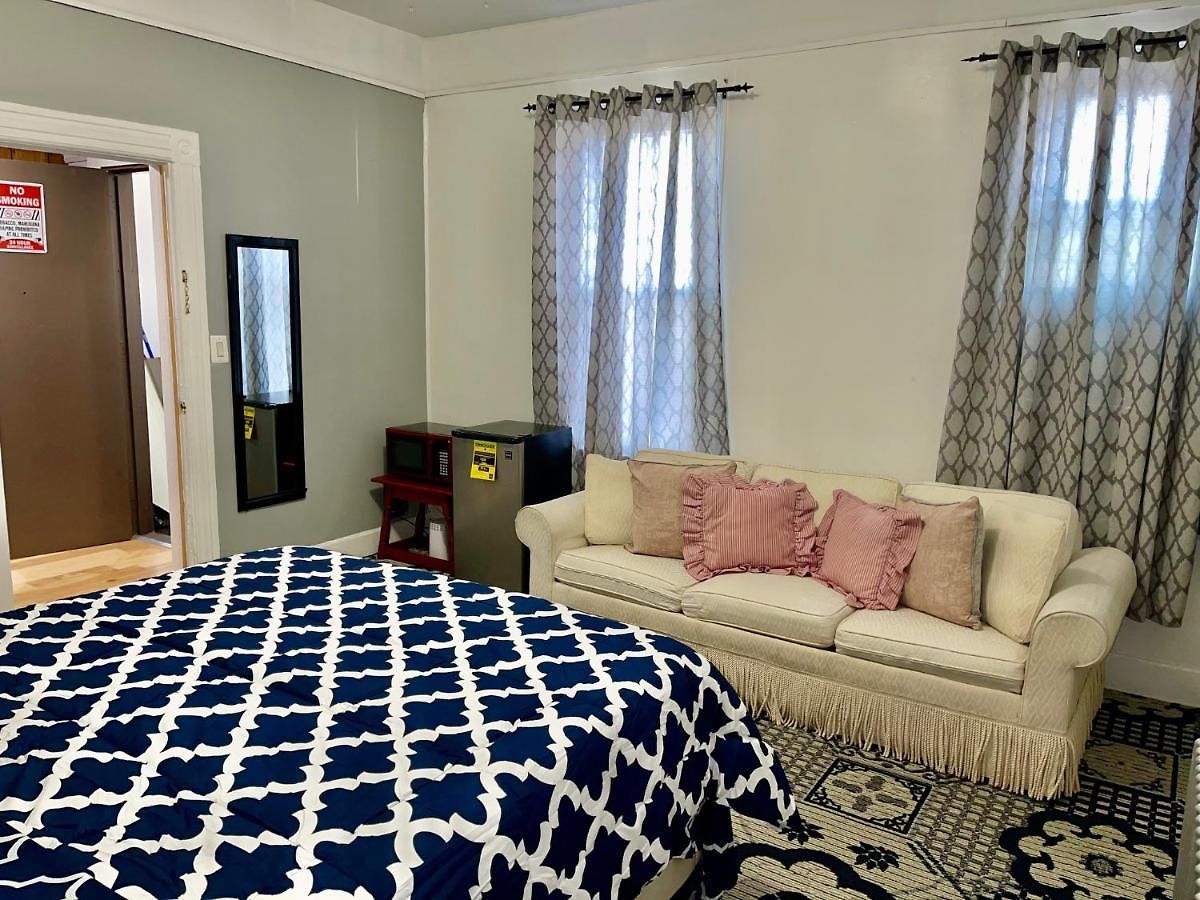 3 Bedrooms 2 Stops To Manhattan Apartment *