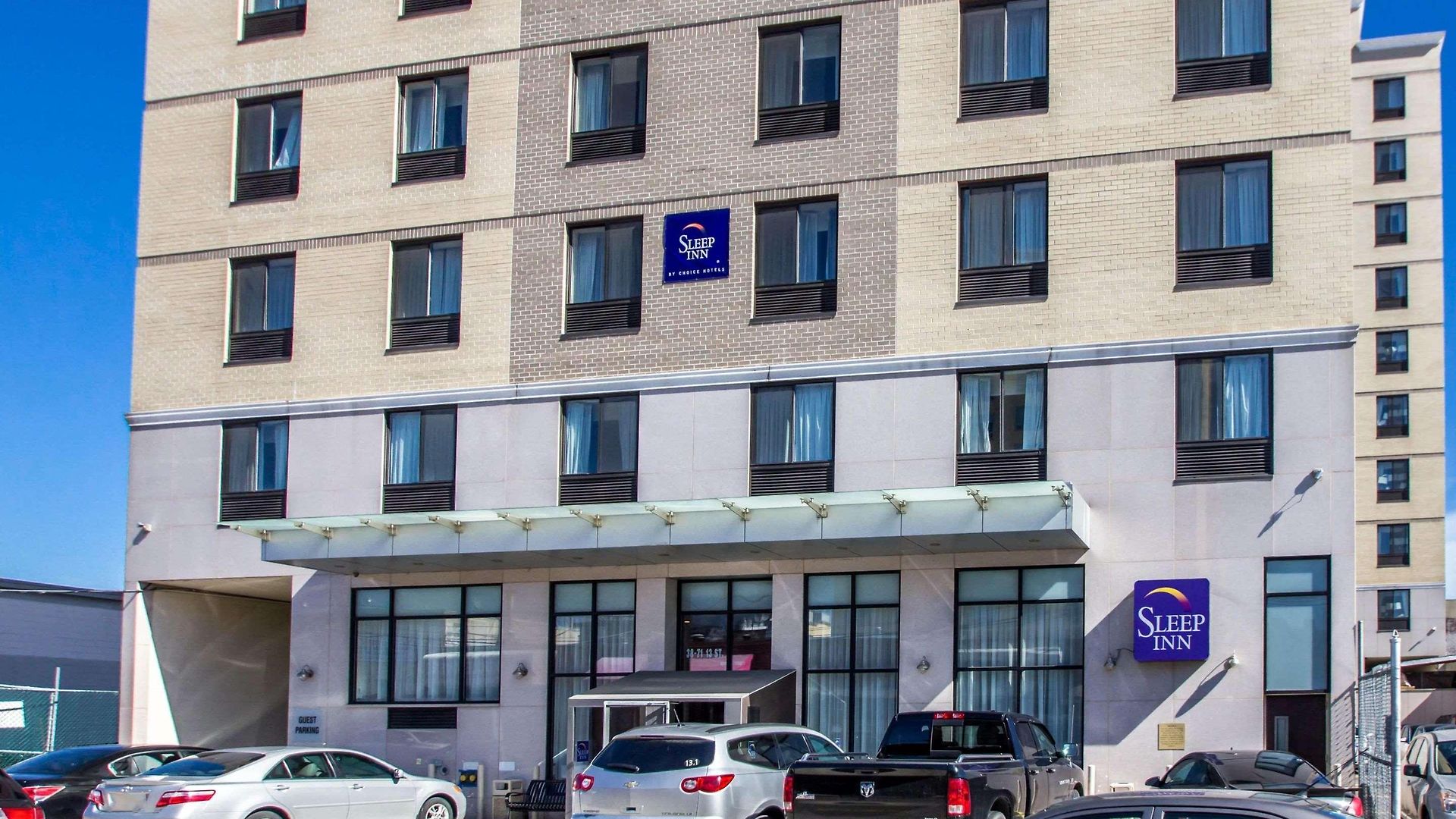 Sleep Long Island - Manhattan View 3*