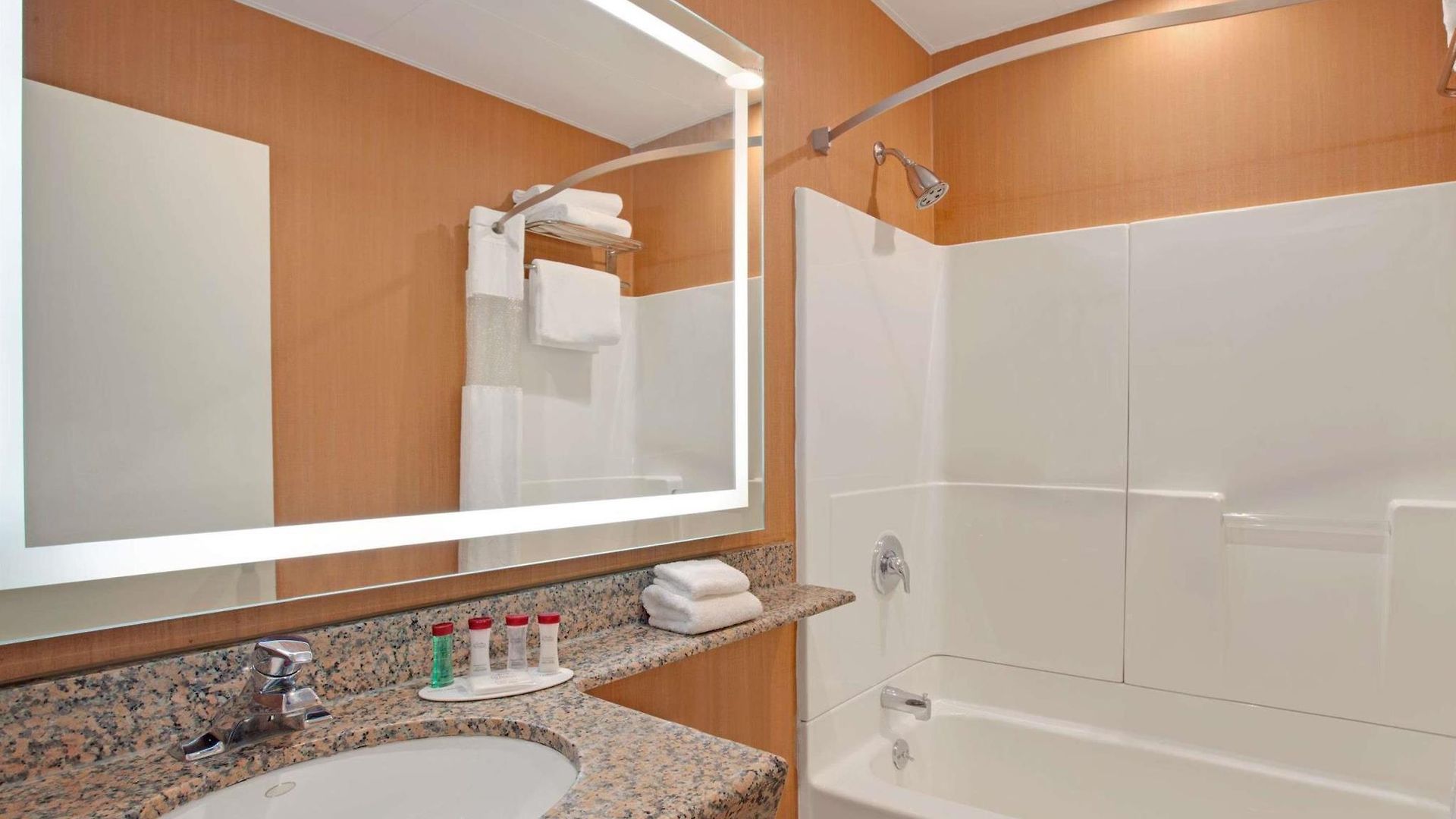 Ramada By Wyndham Bronx Hotel 3*