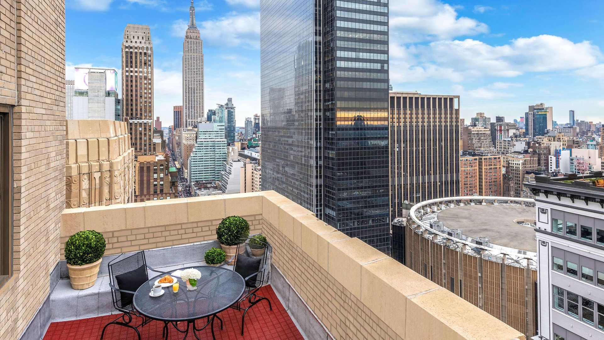 New Yorker By Lotte Hotel