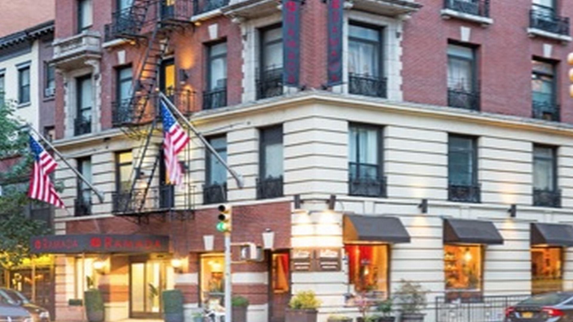 Hotel The @ 3*