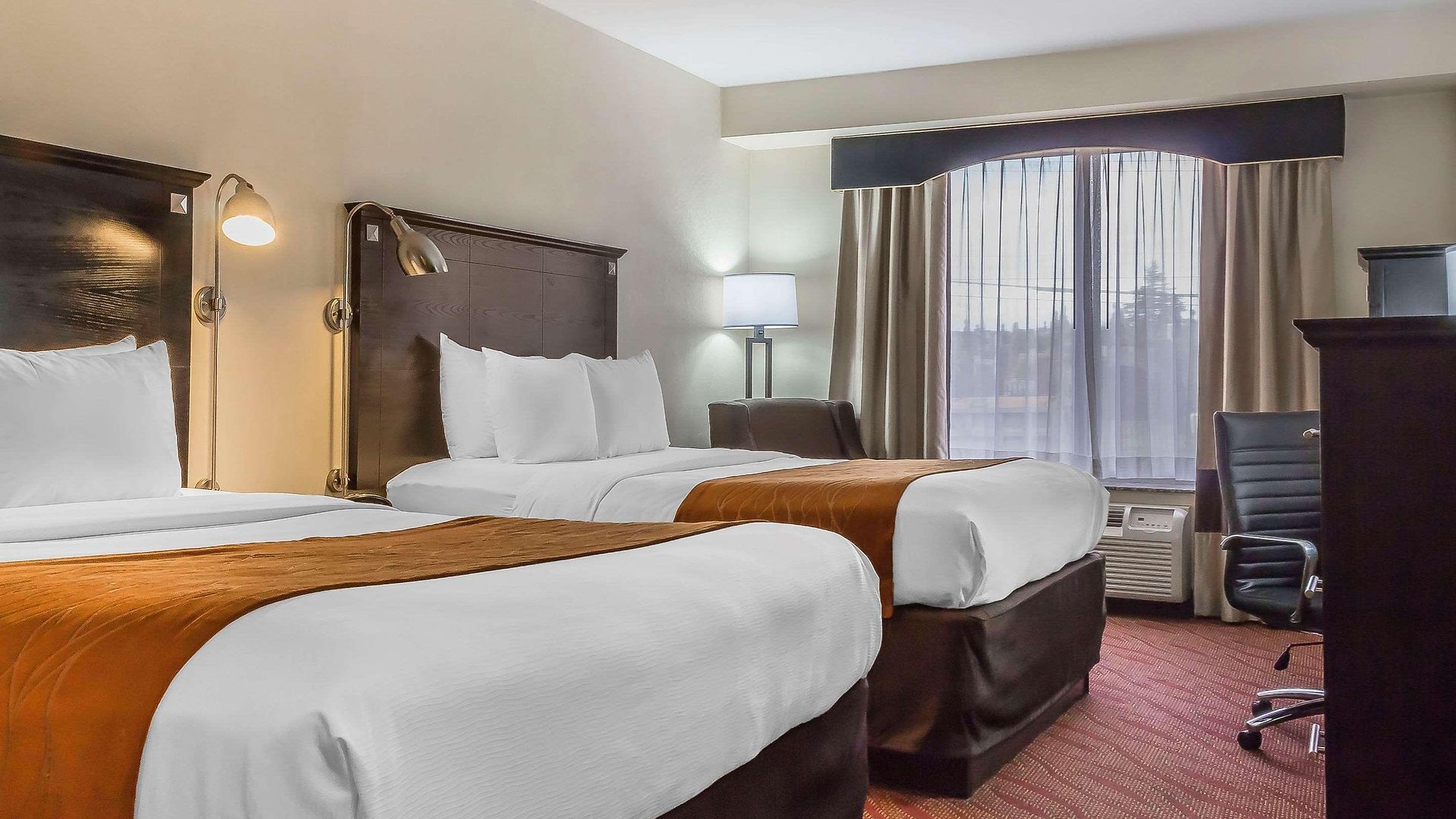 Comfort & Laguardia Airport Hotel 4*
