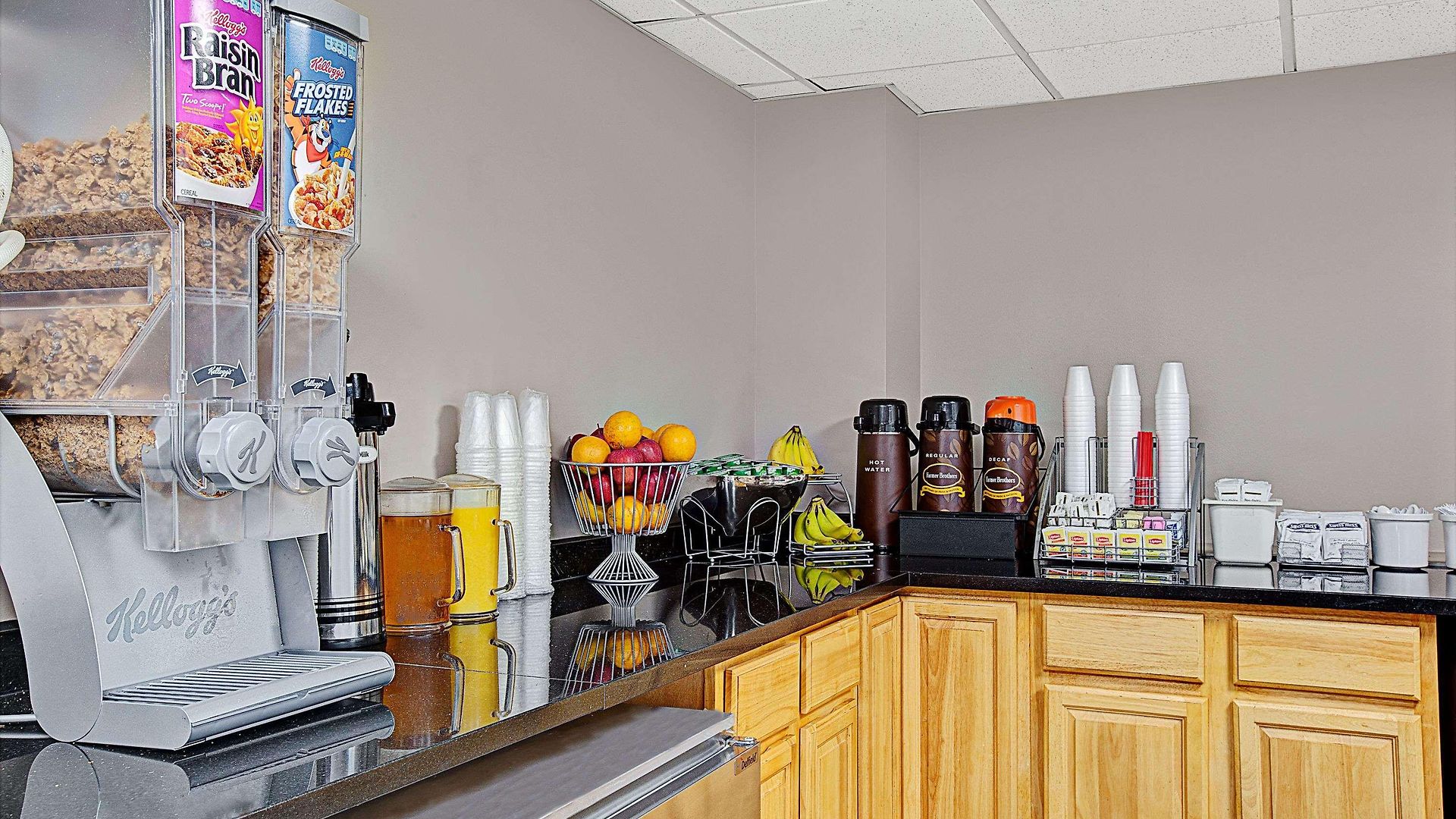 Super 8 By Wyndham Jamaica North Conduit Hotel 2*