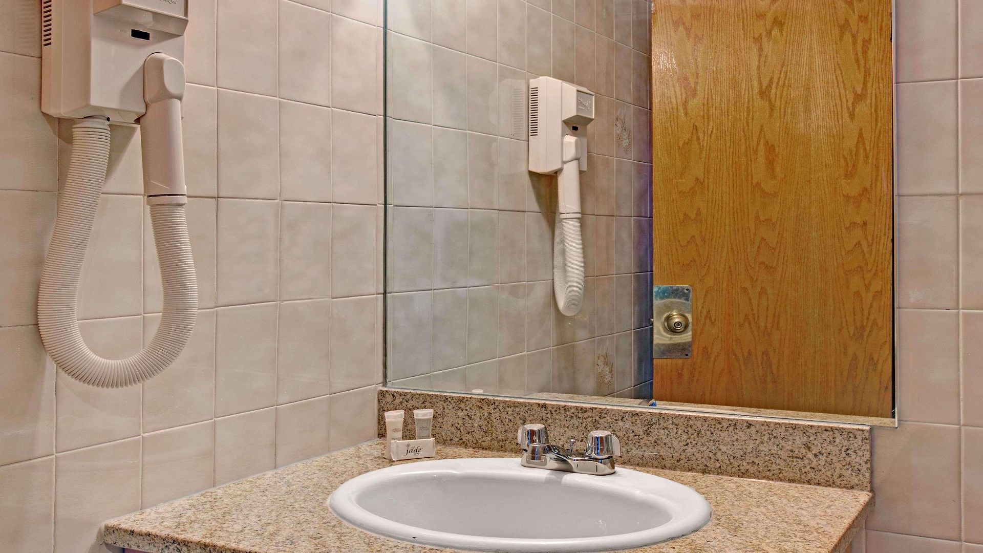 Hotel Super 8 By Wyndham Jamaica North Conduit