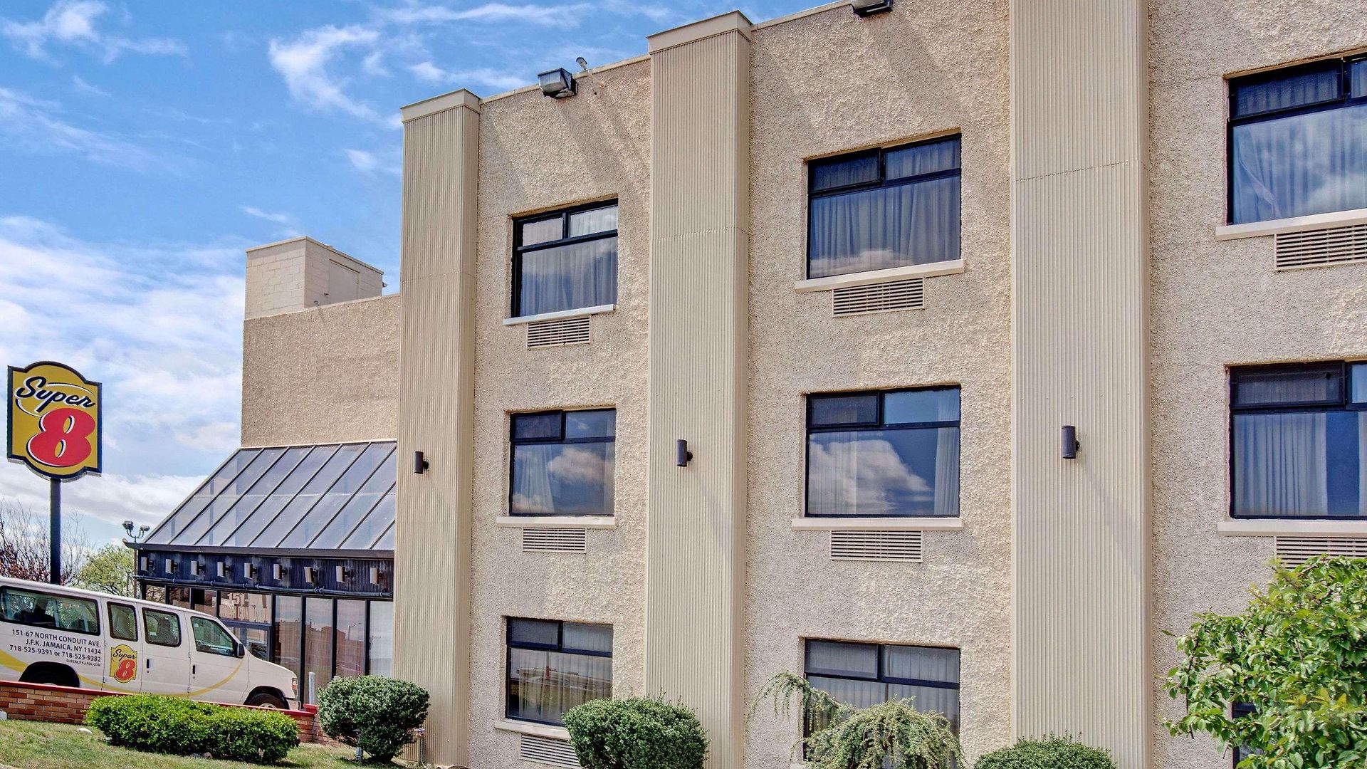 Super 8 By Wyndham Jamaica North Conduit Hotel New York