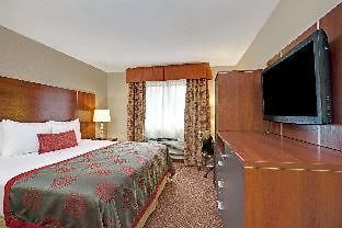 Ramada By Wyndham Staten Island Hotel New York