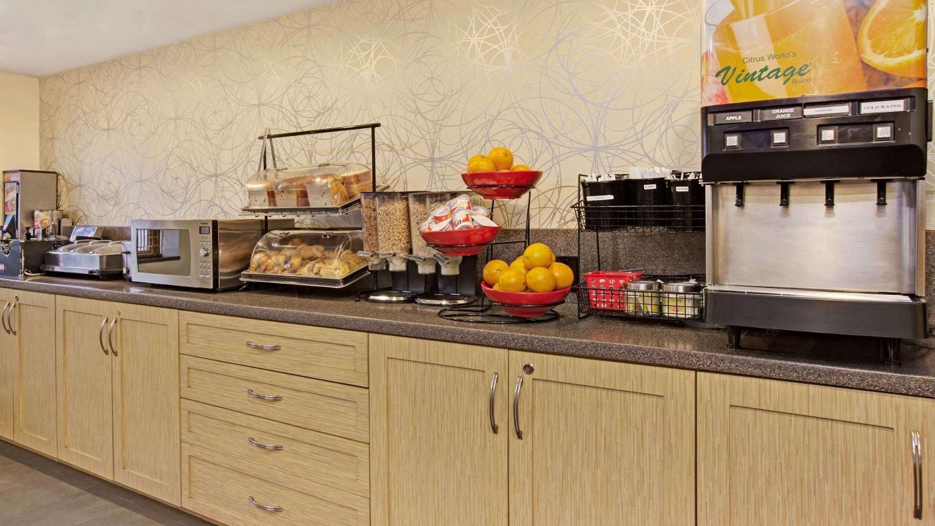 Ramada By Wyndham Staten Island Hotel New York