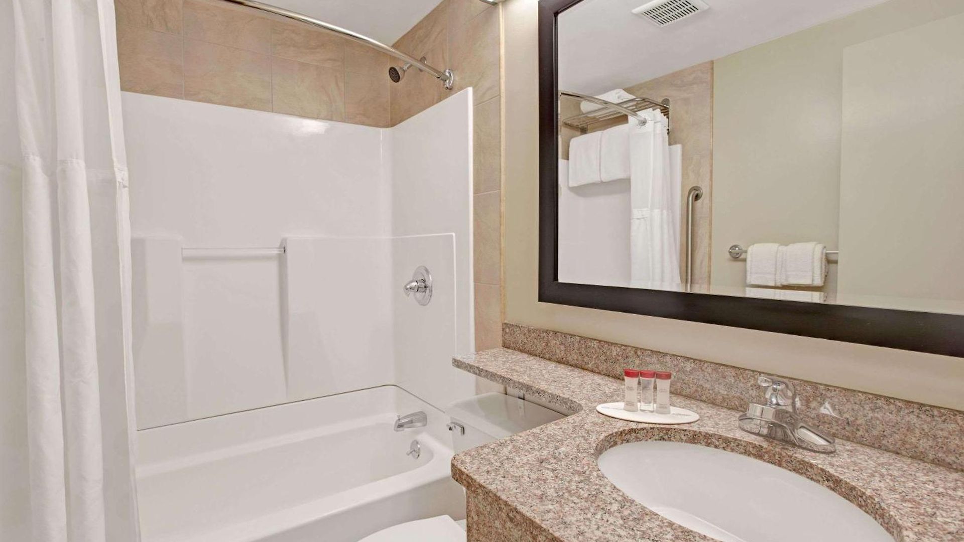 Ramada By Wyndham Staten Island 3* New York
