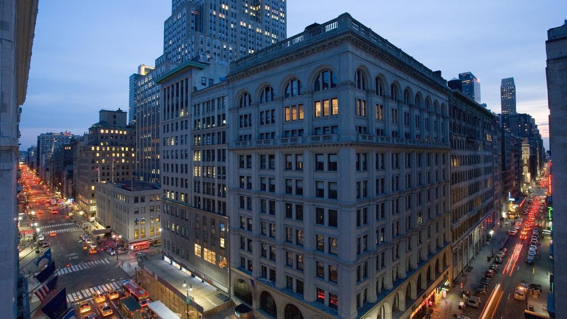 U Fifth Avenue, Empire State Building