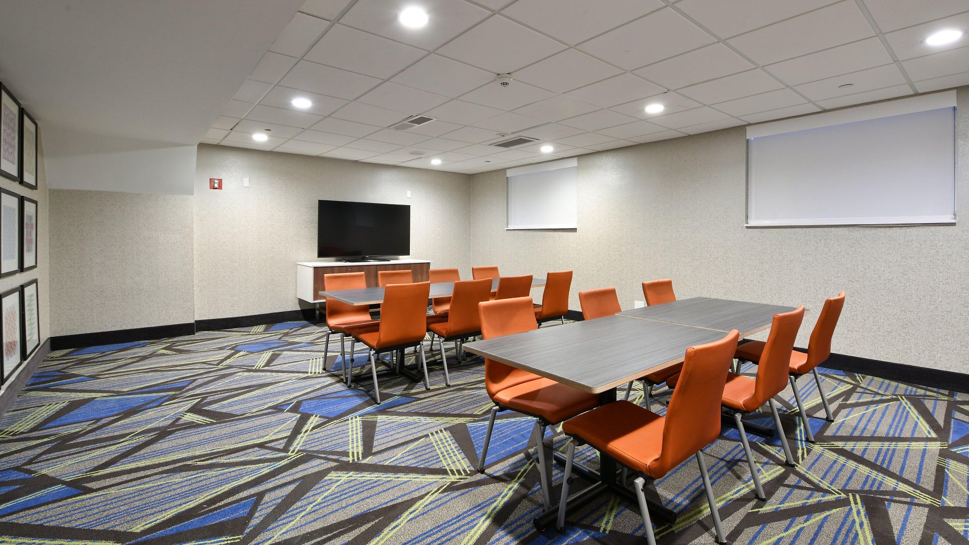 Country & By Radisson, Staten Island 3*