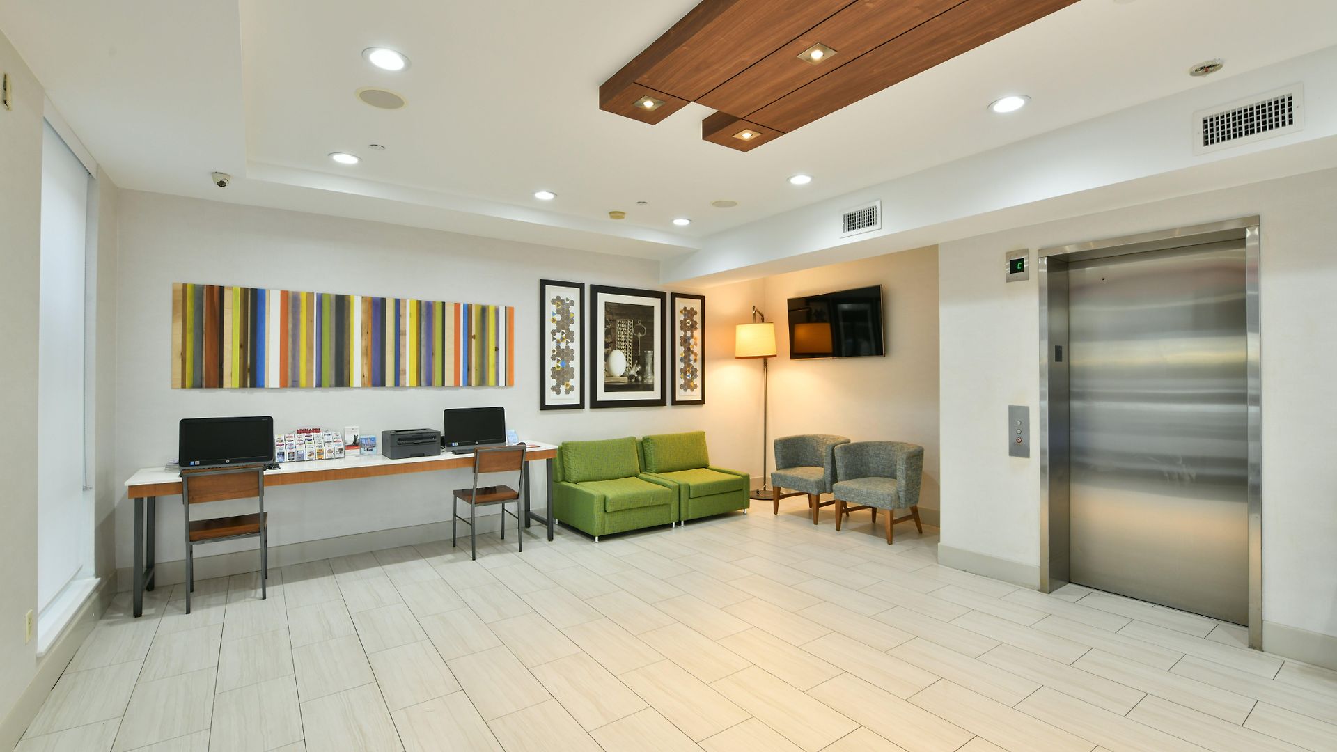 Country & By Radisson, Staten Island 3*