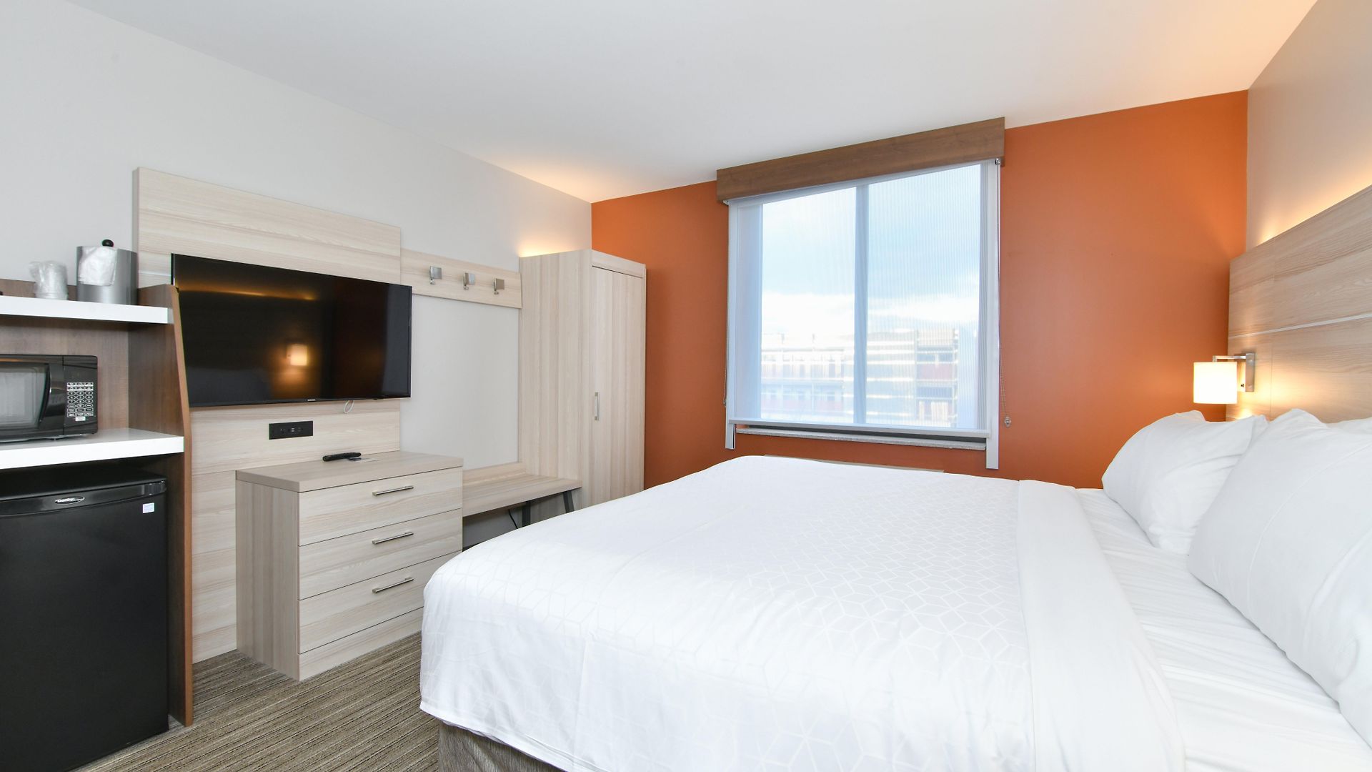 Country & By Radisson, Staten Island Hotel