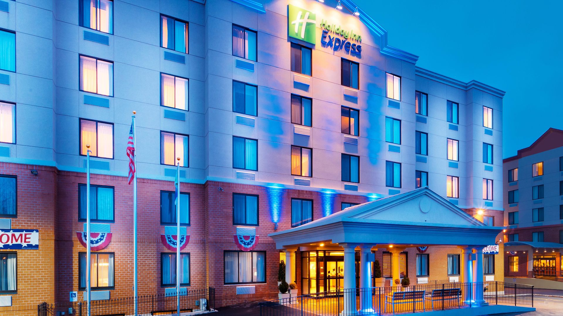 Country & By Radisson, Staten Island 3*