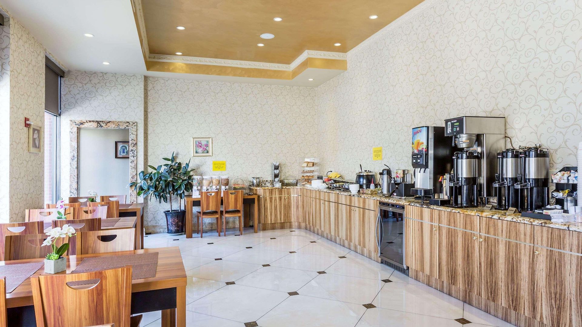 Ramada By Wyndham Flushing Queens 3*