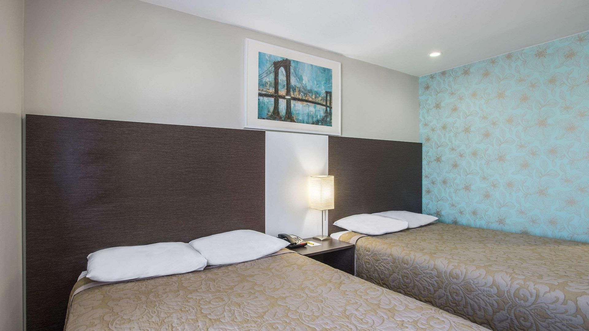 Hotel Super 8 By Wyndham Brooklyn / Park Slope