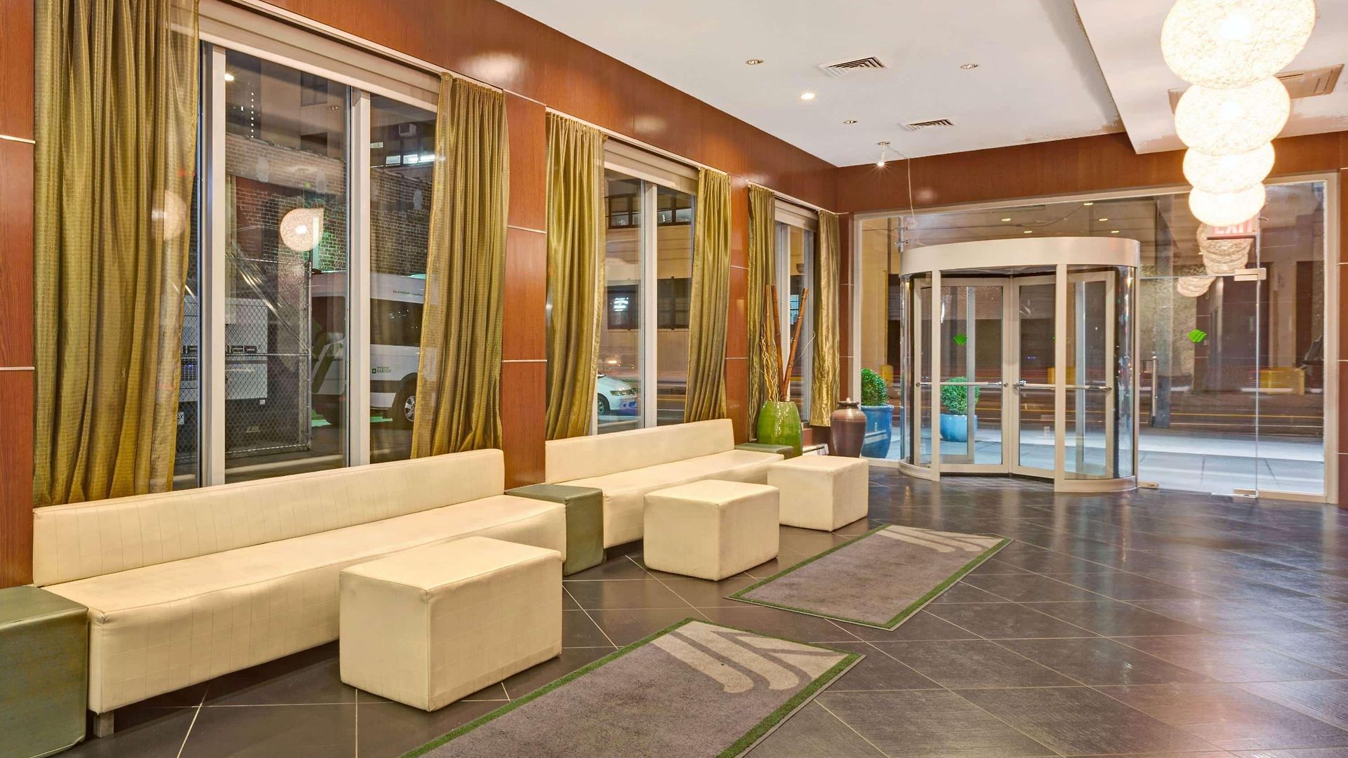 Wyndham Garden Long Island Hotel 3*