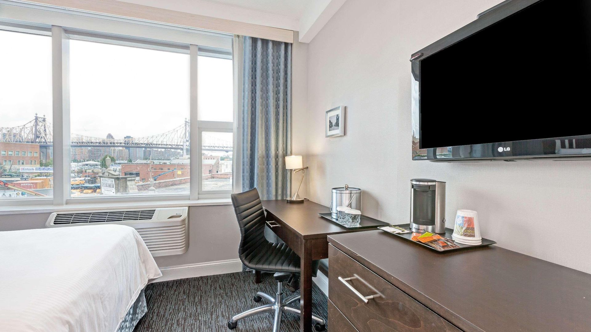 Wyndham Garden Long Island Hotel 3*