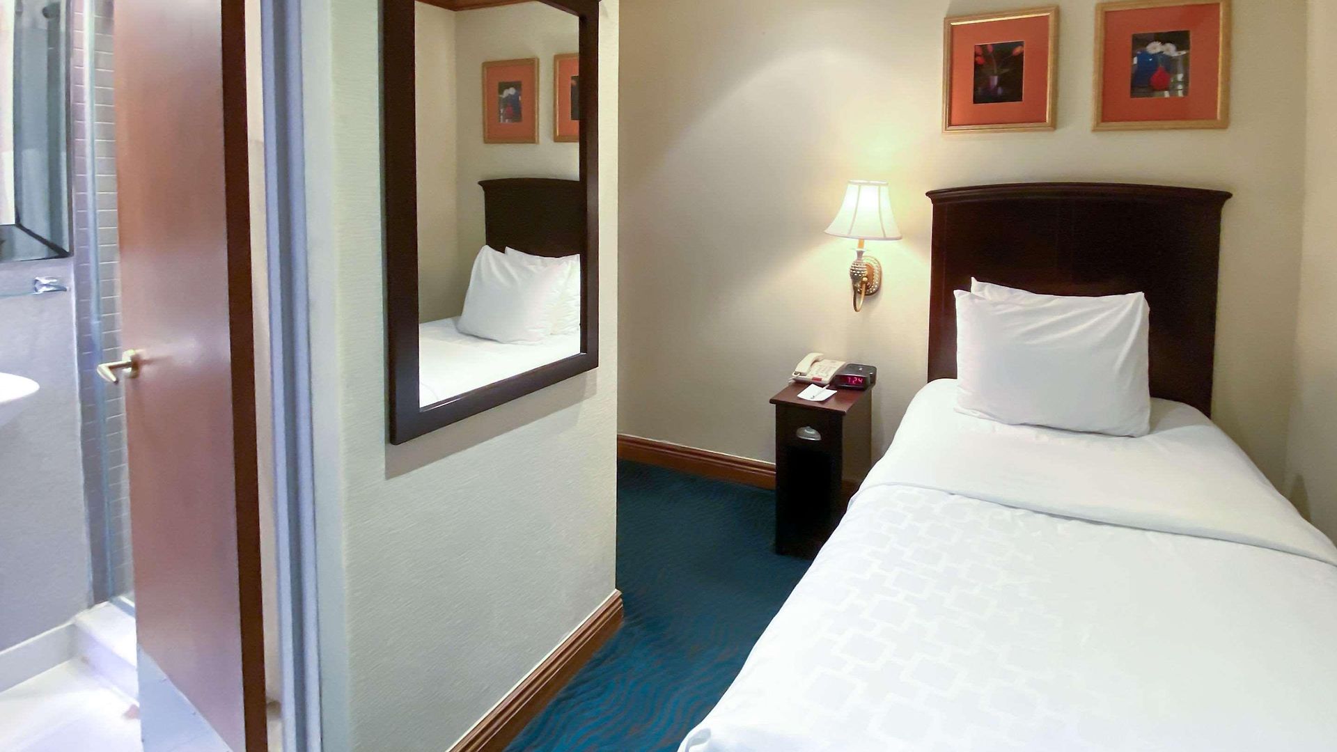 Clarion Park Avenue Hotel 2*