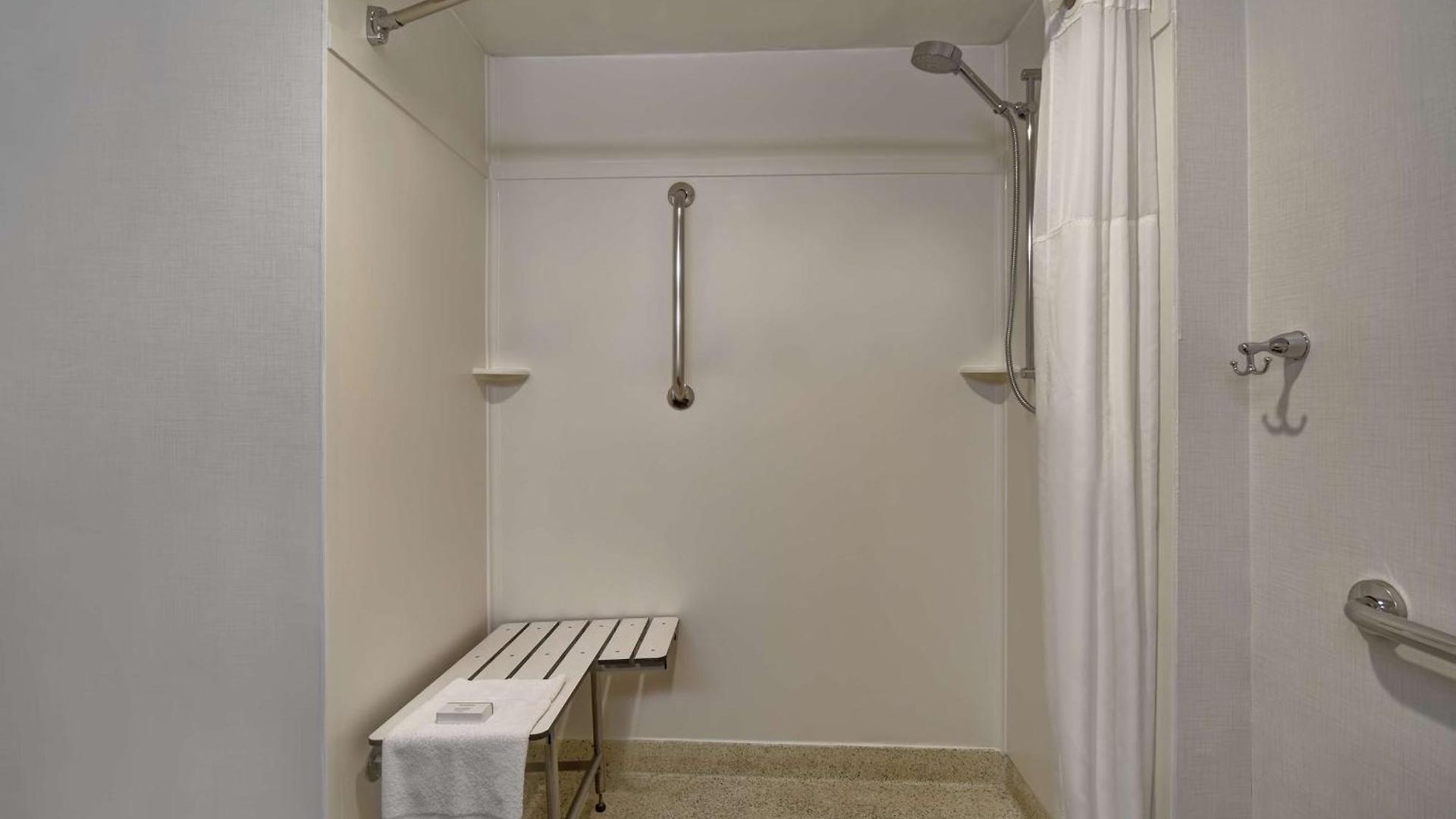 Hampton Ny-jfk Hotel 3*