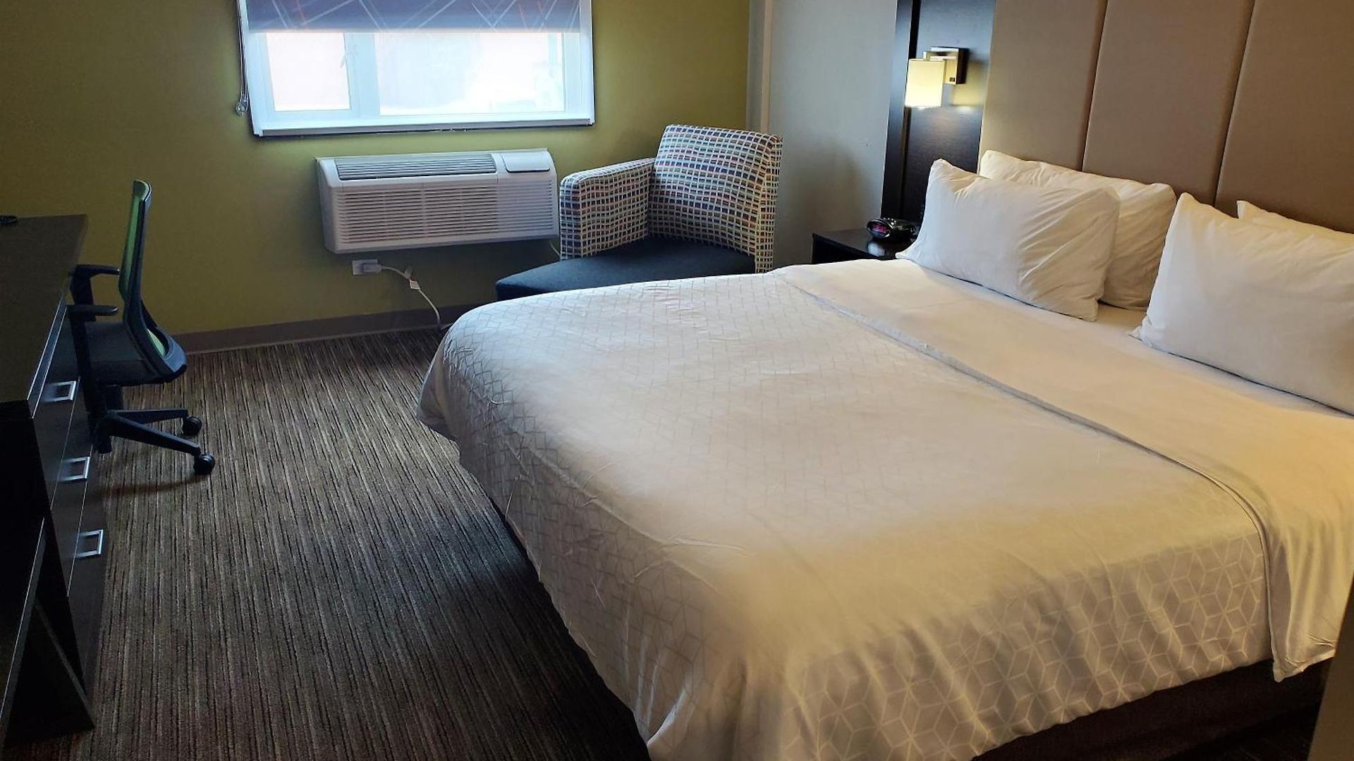 Hotel Express Maspeth By Ihg 2*