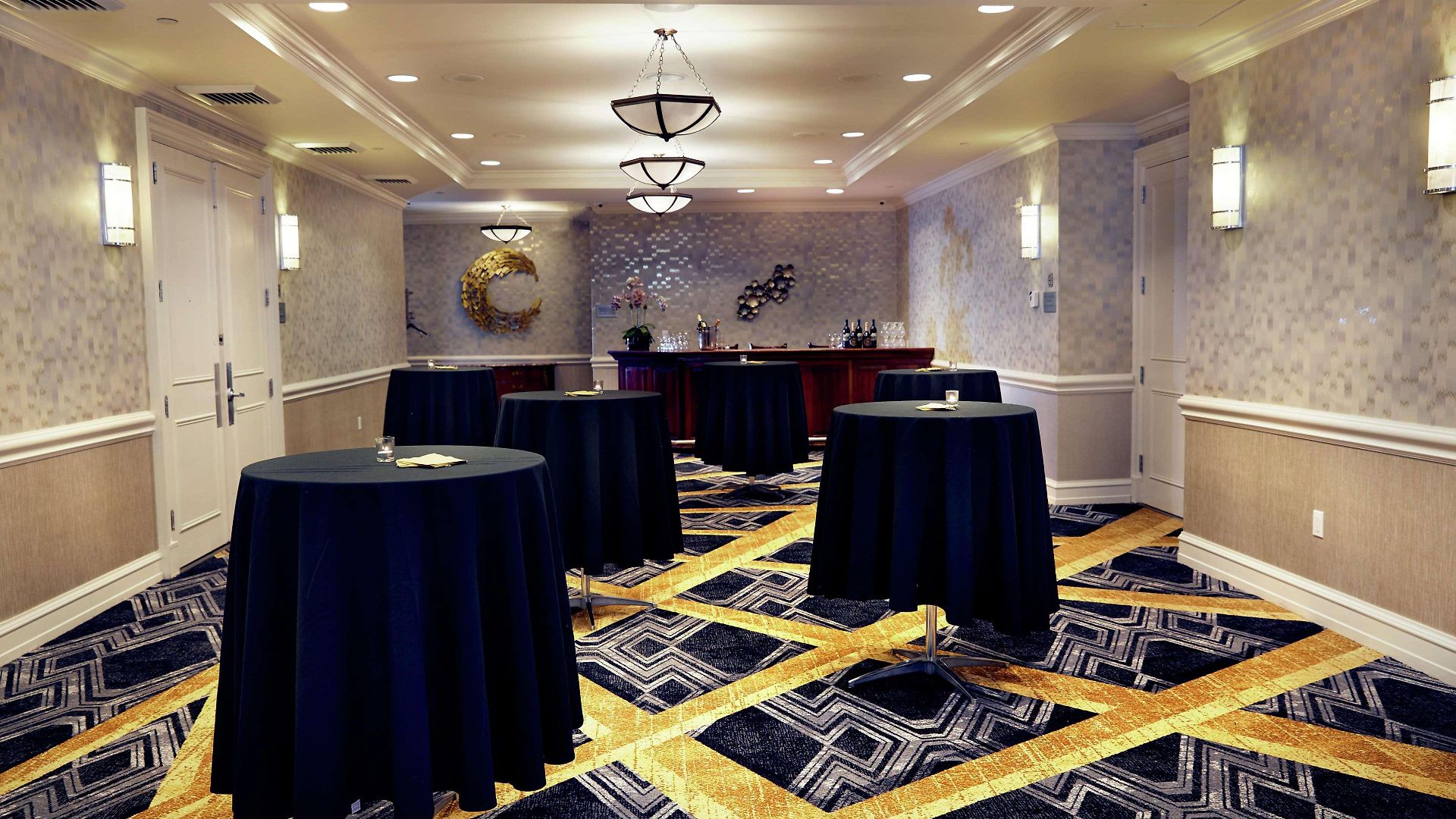 Hotel Martinique On Broadway, Curio Collection By Hilton