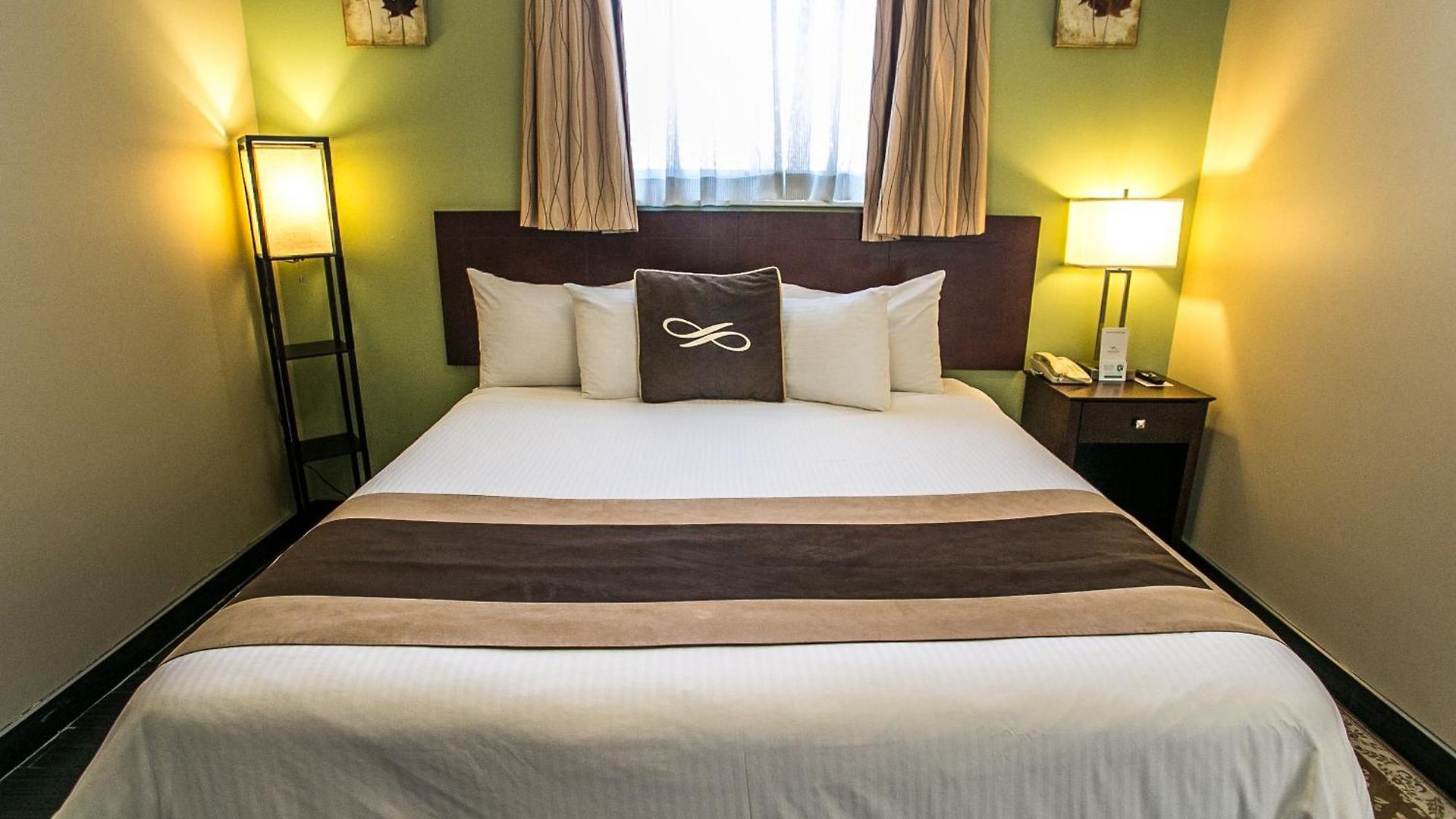 Pointe Plaza (adults Only) Hotel New York