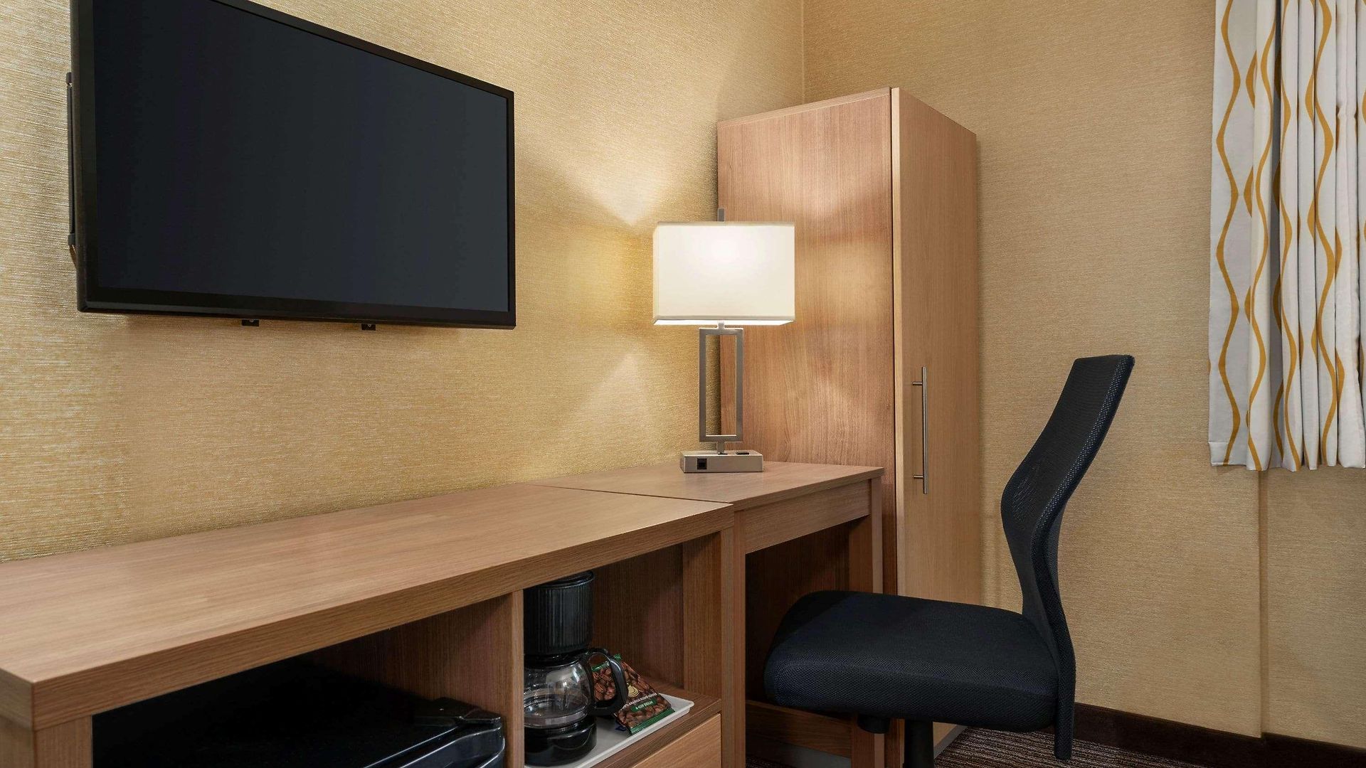 Days Brooklyn Hotel 2*