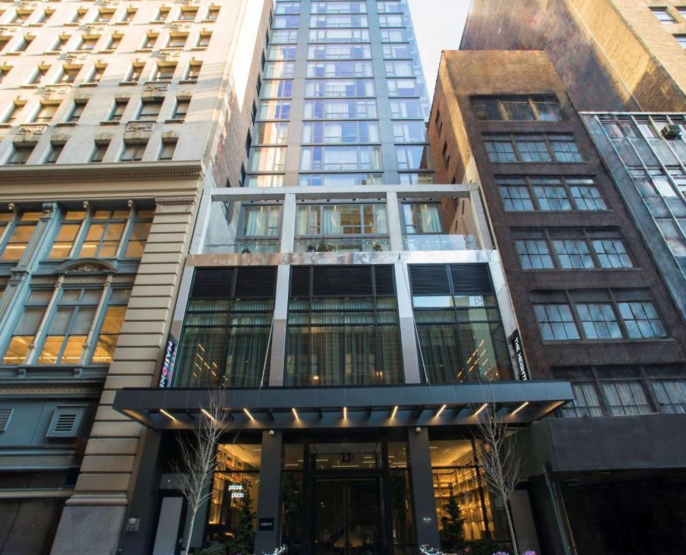 Arlo Nomad 4* New York