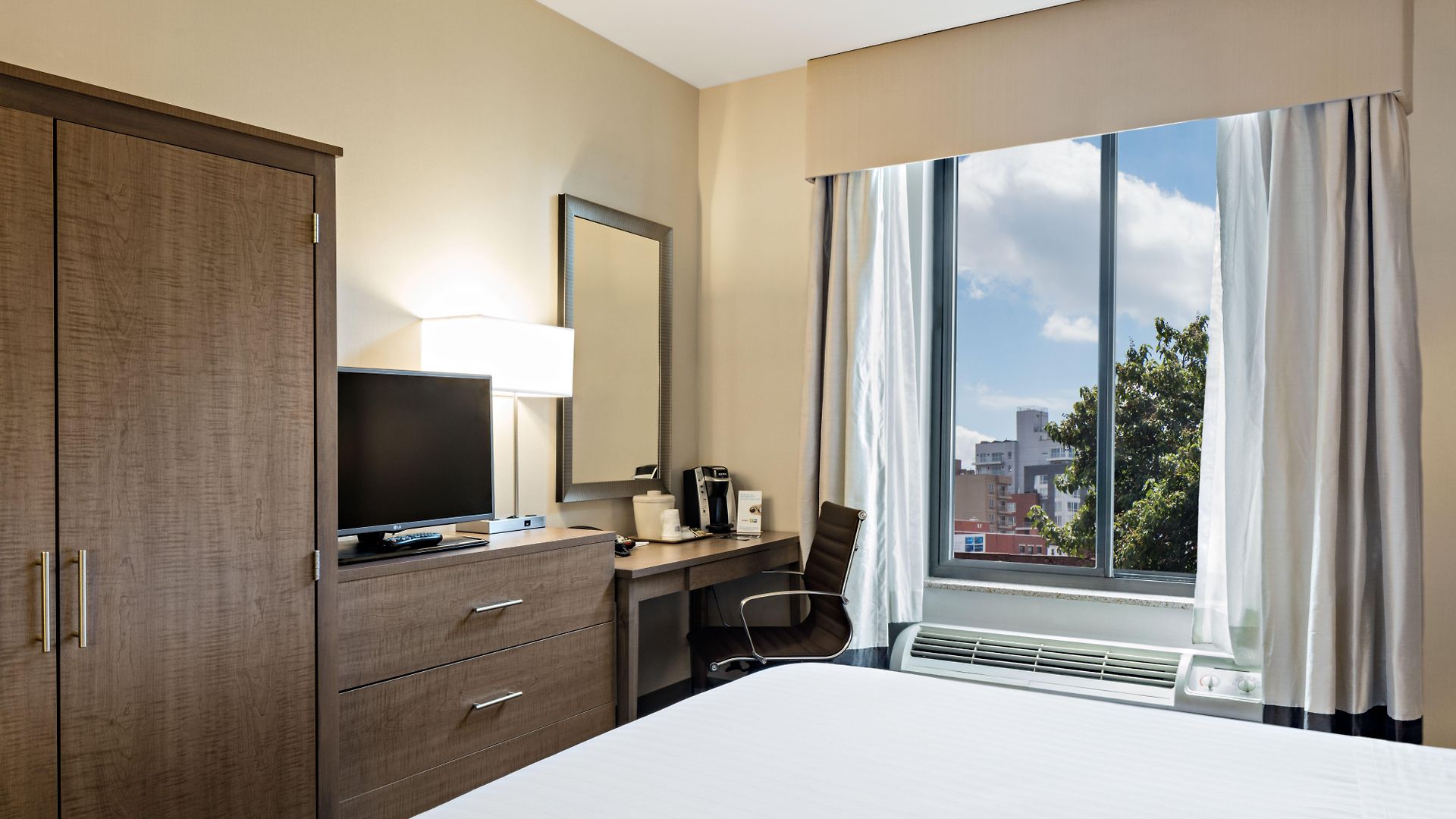 Express Brooklyn By Ihg Hotel