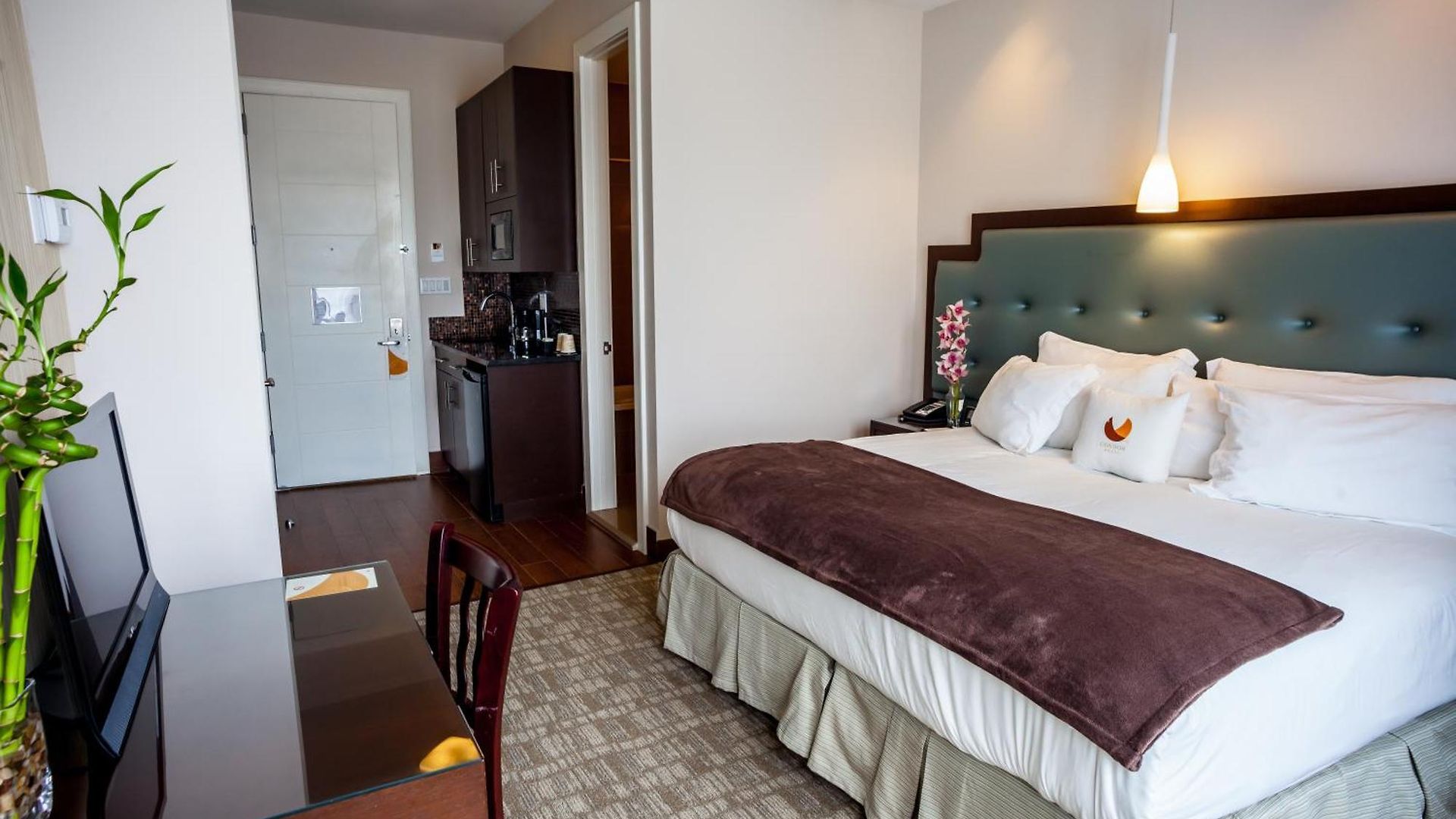 Aura Brooklyn Hotel 4*