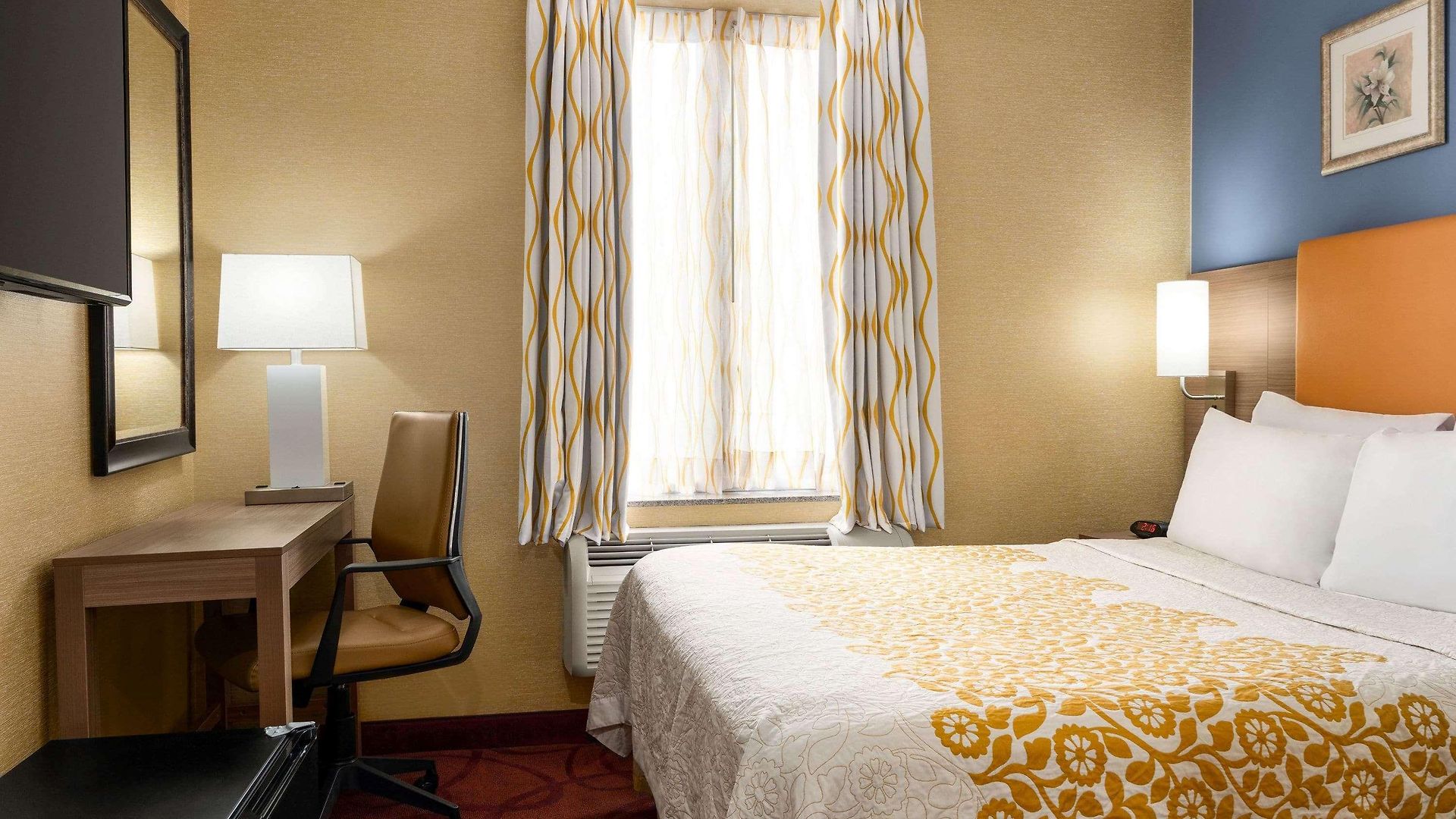 Hotel Days By Wyndham Long Island New York