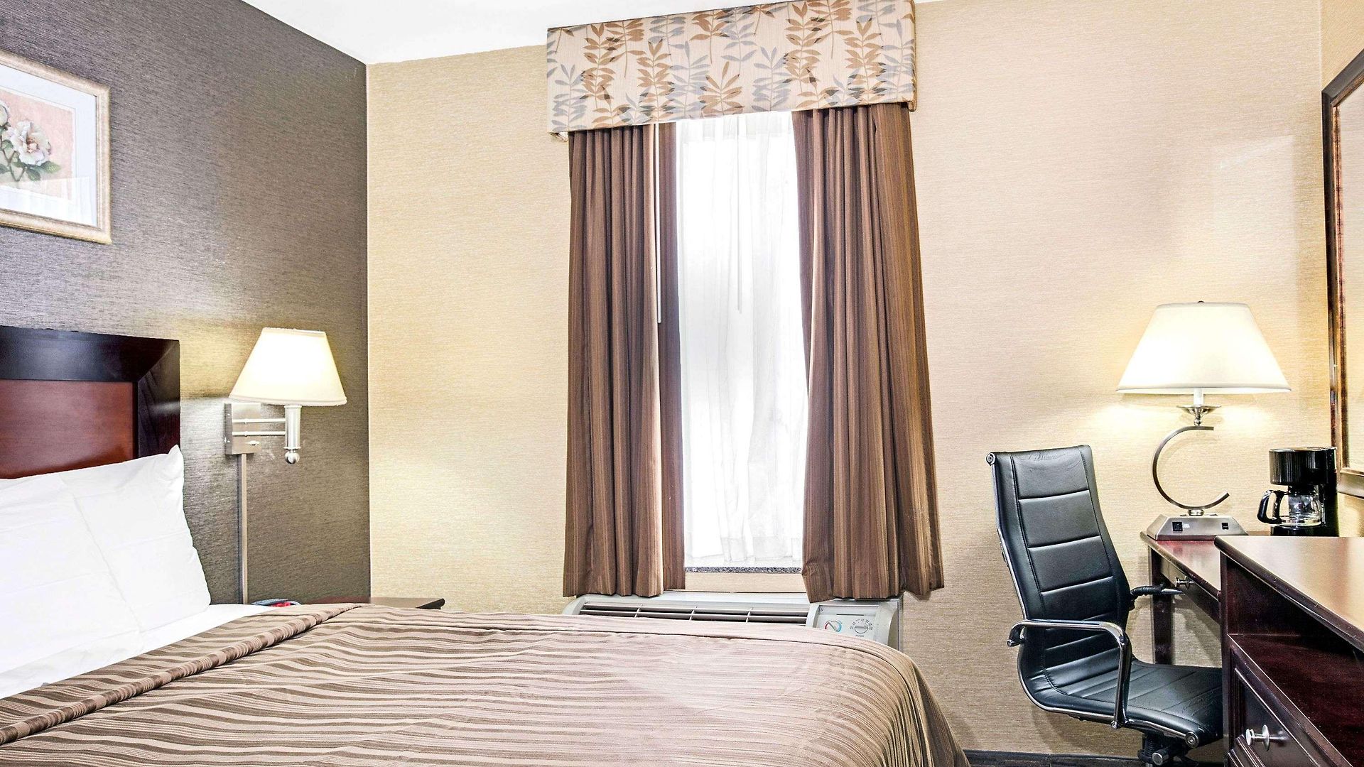 Days By Wyndham Long Island Hotel 3*