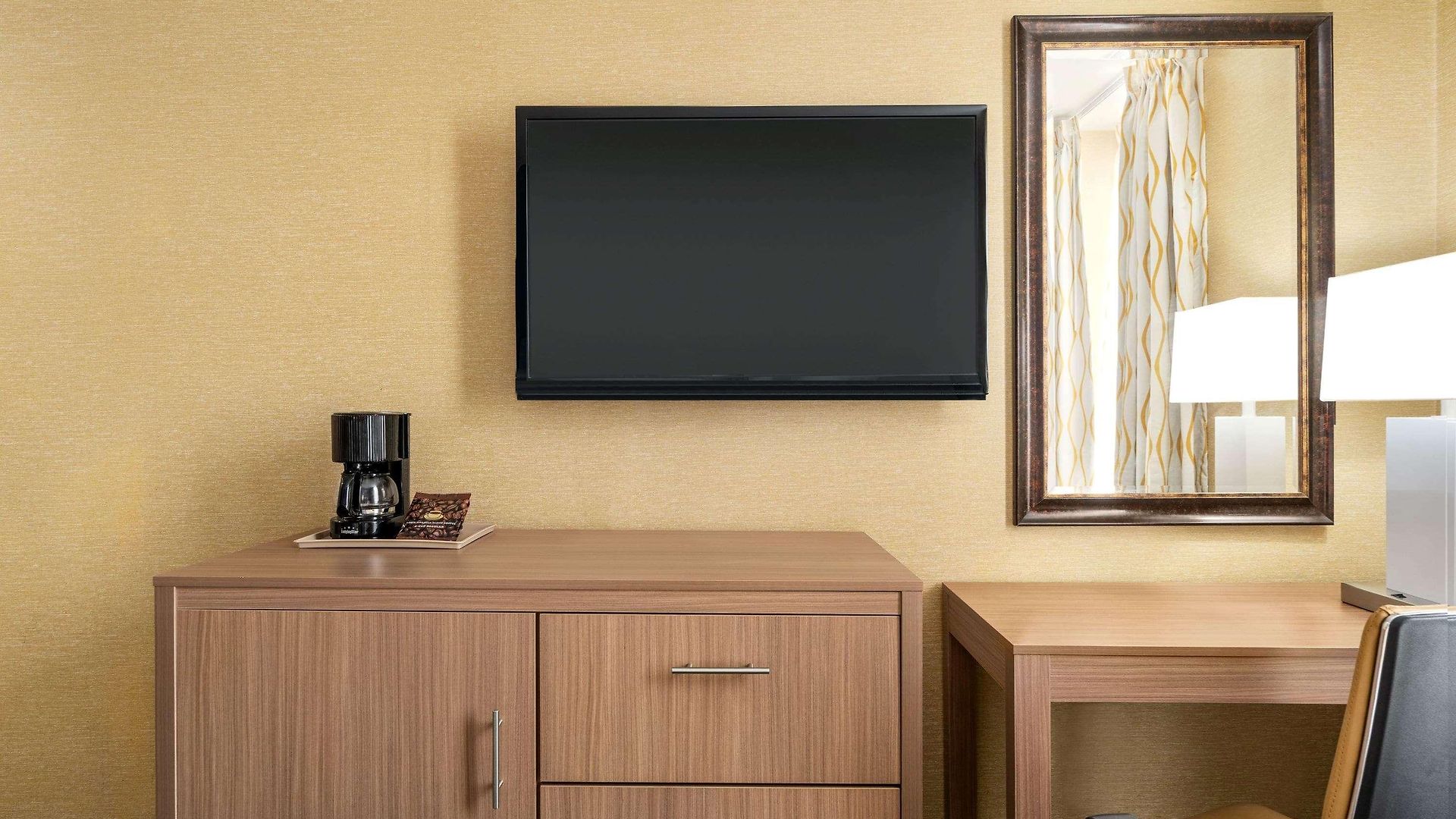 Days By Wyndham Long Island Hotel 3*