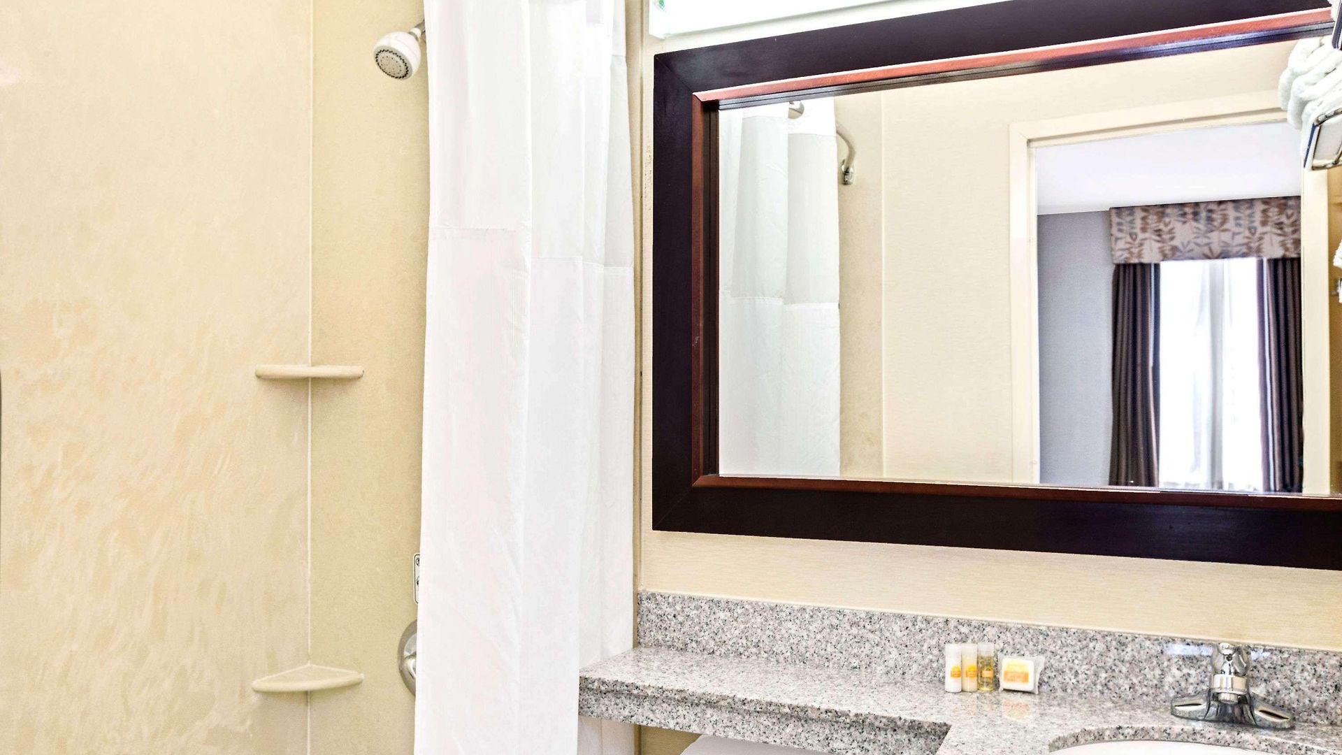 Hotel Days By Wyndham Long Island 3*