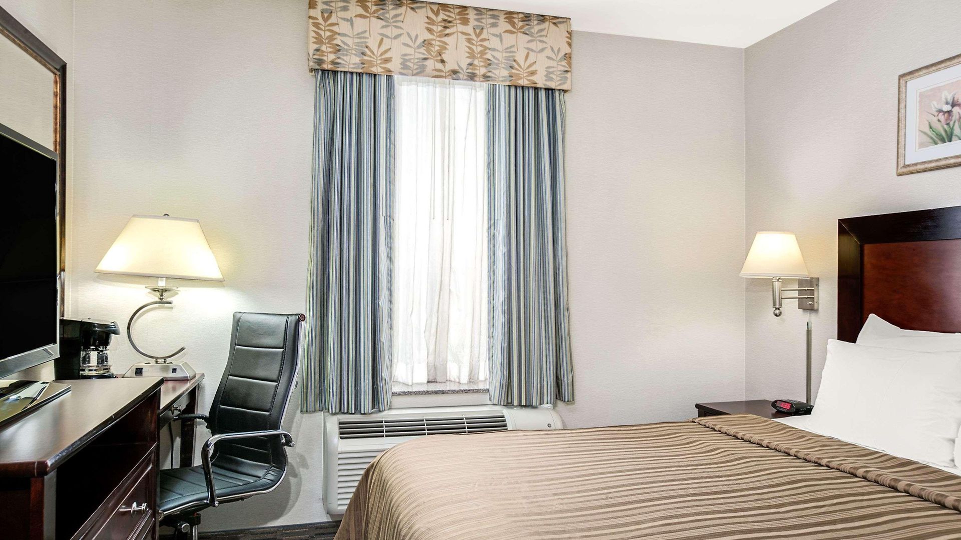 Days By Wyndham Long Island Hotel 3*
