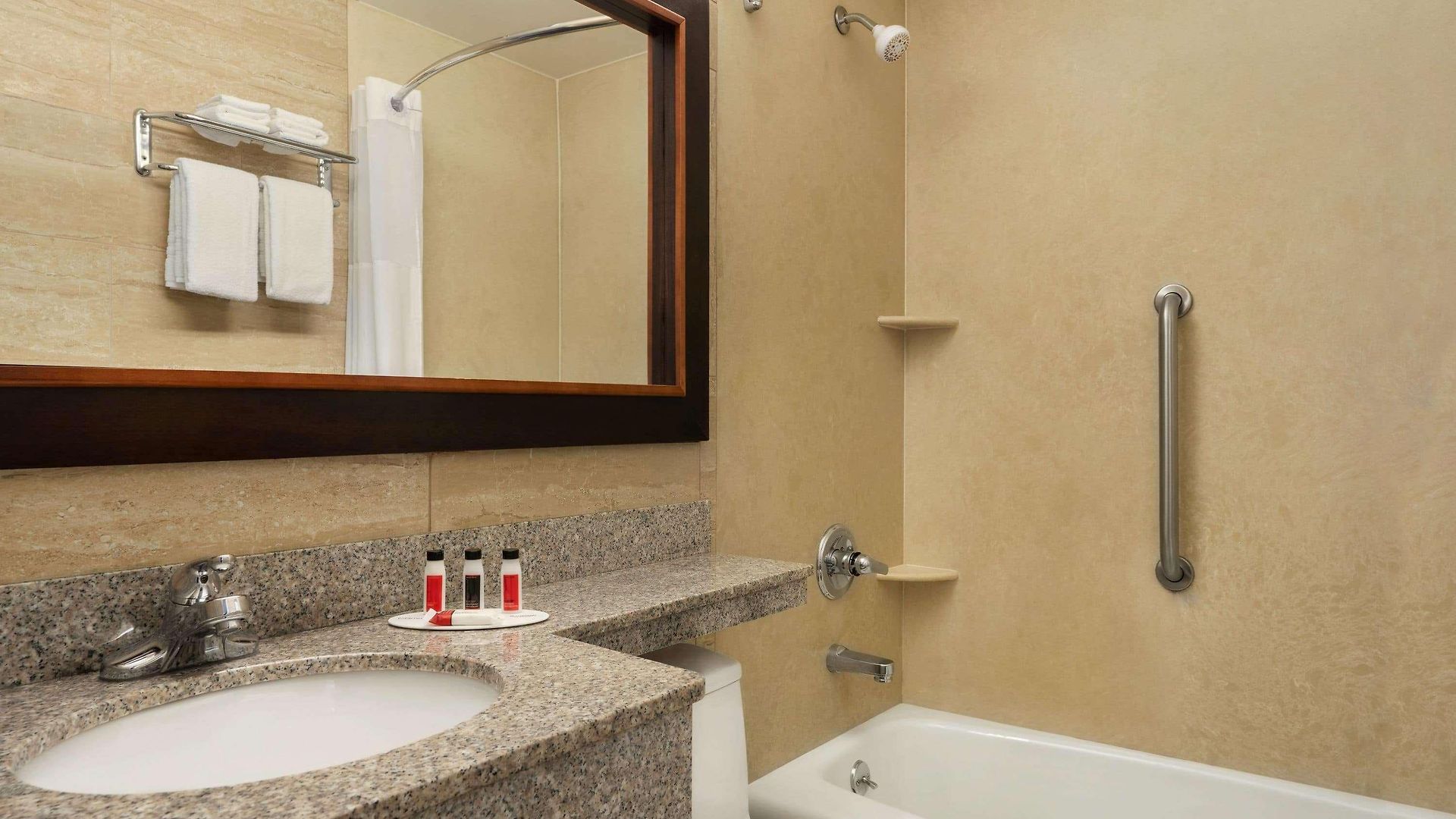 Days By Wyndham Long Island Hotel 3*