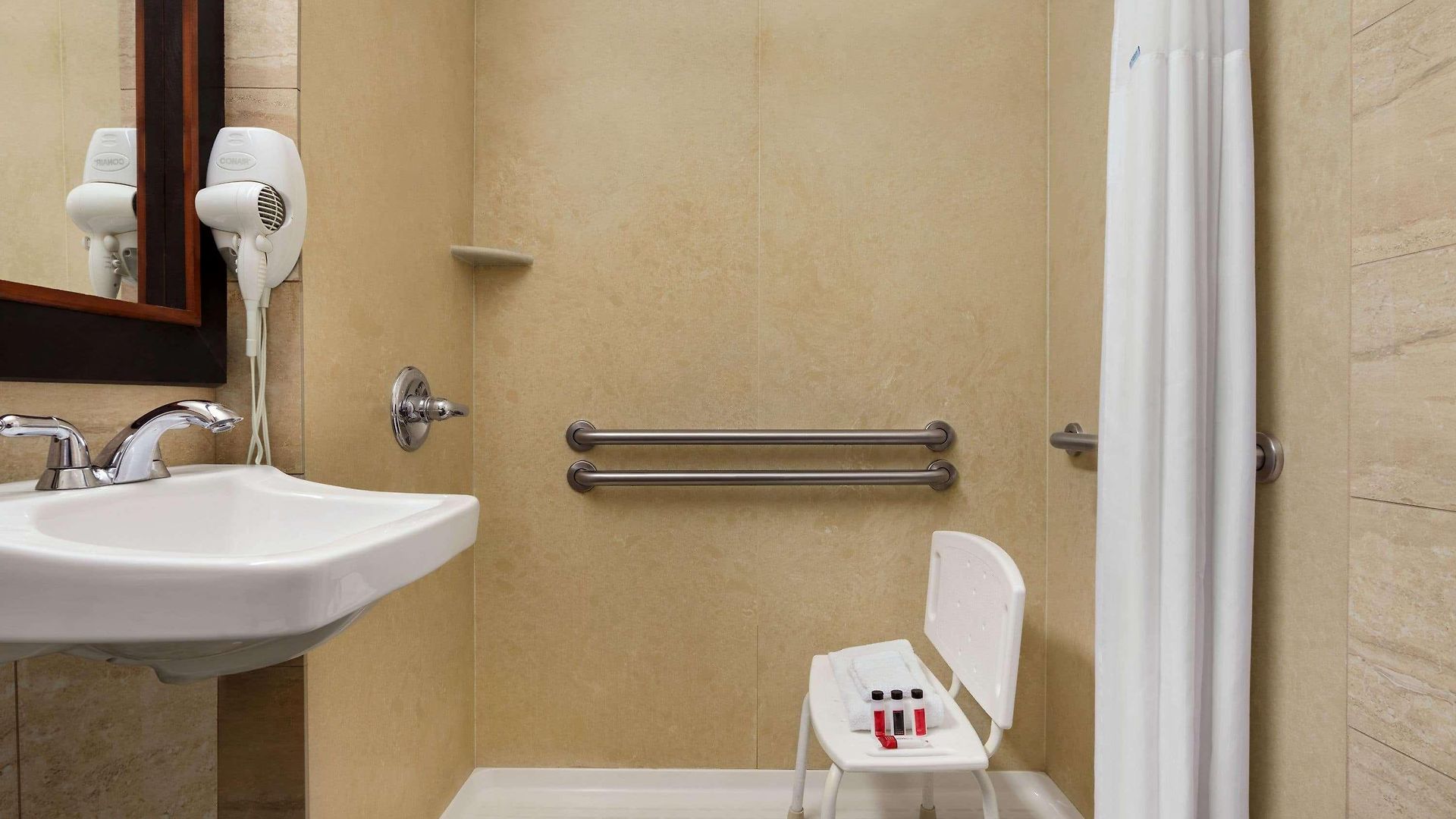 Hotel Days By Wyndham Long Island 3*