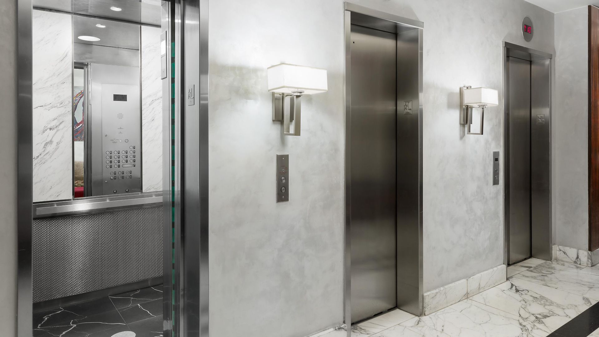 Aura Times Square 4*