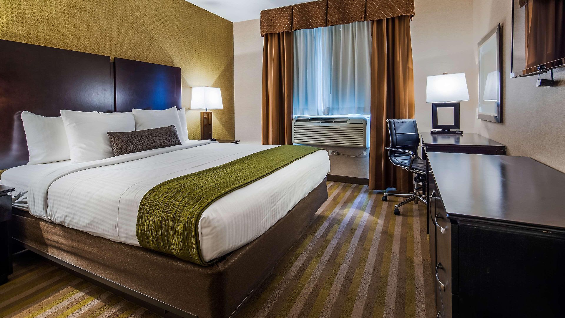 Hotel Western Plaza 3*